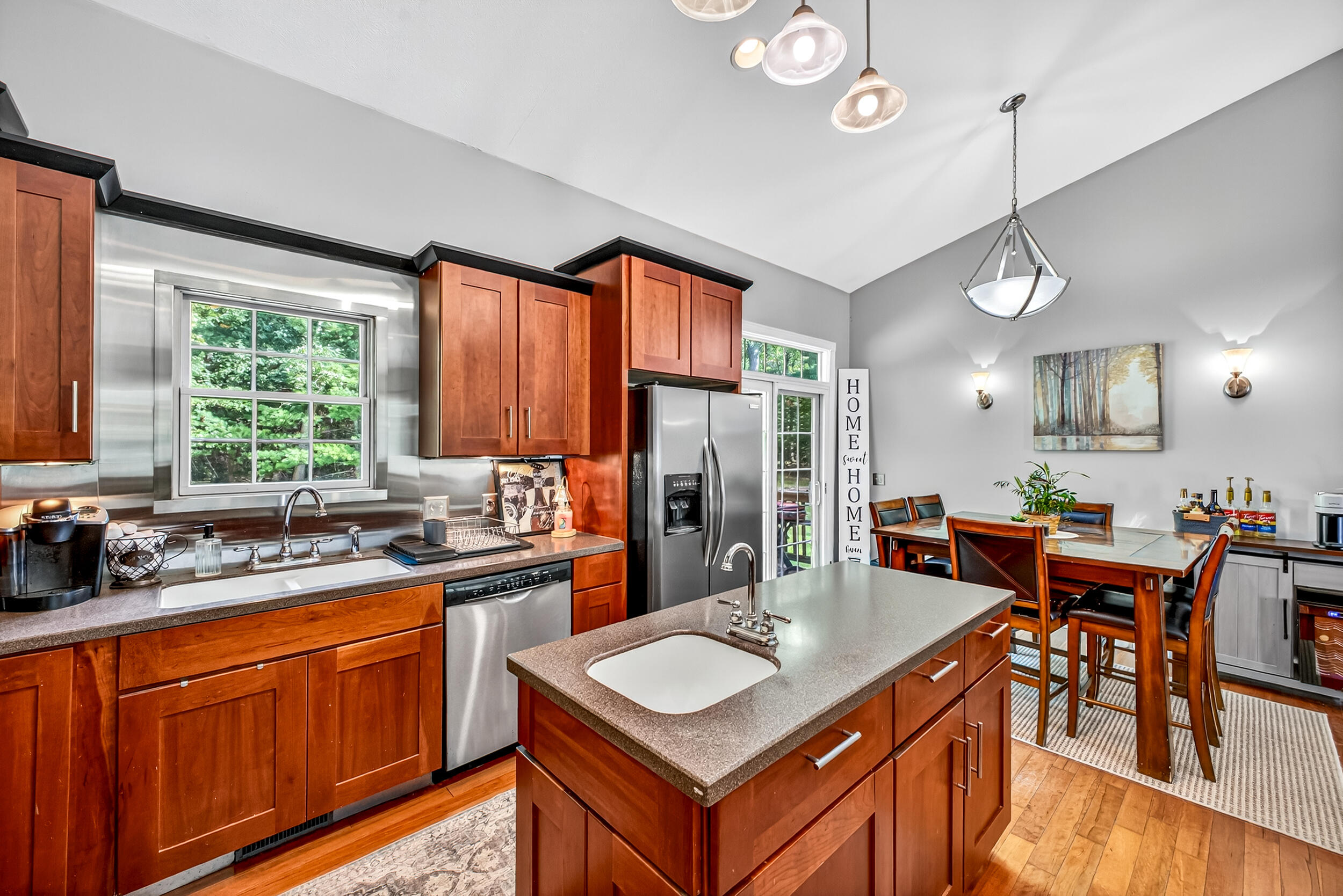 6472 Beverlyway Drive