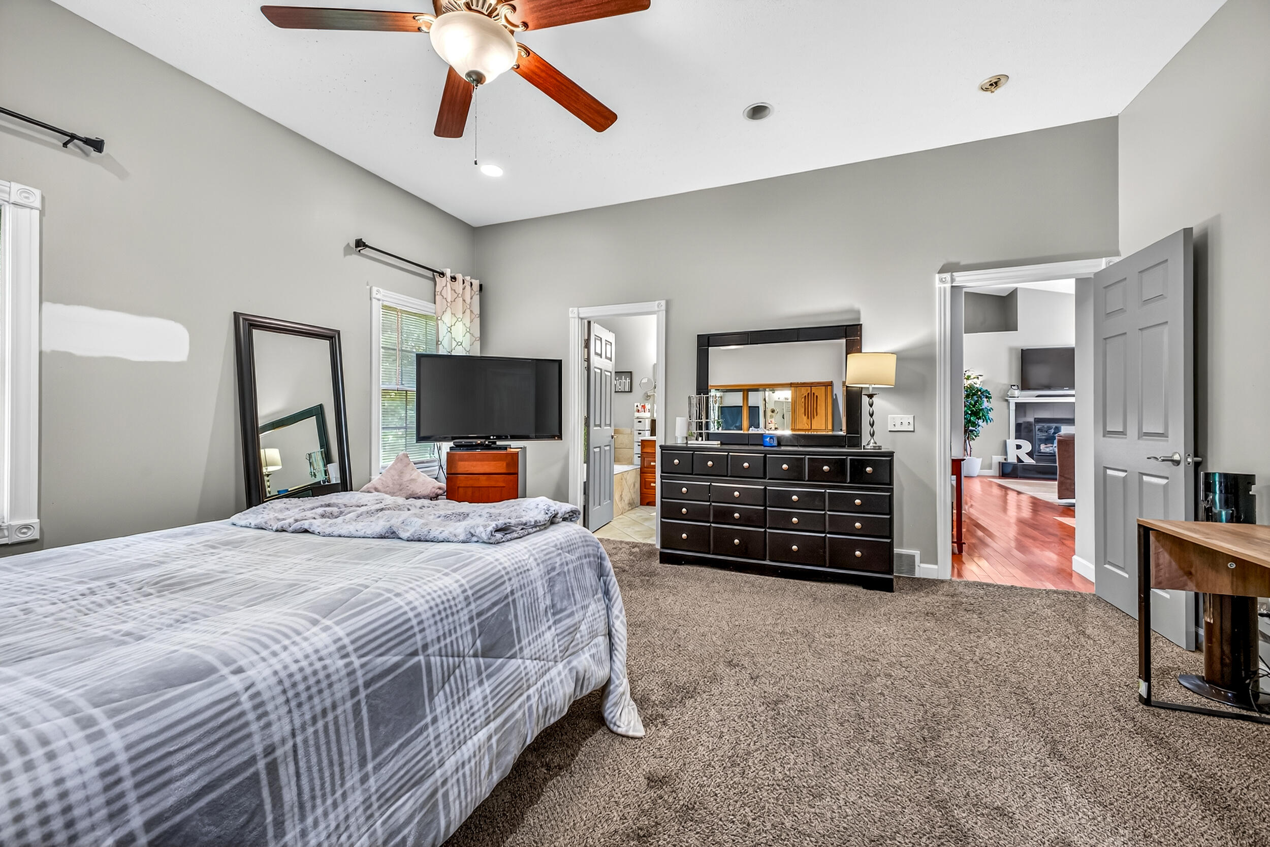 6472 Beverlyway Drive