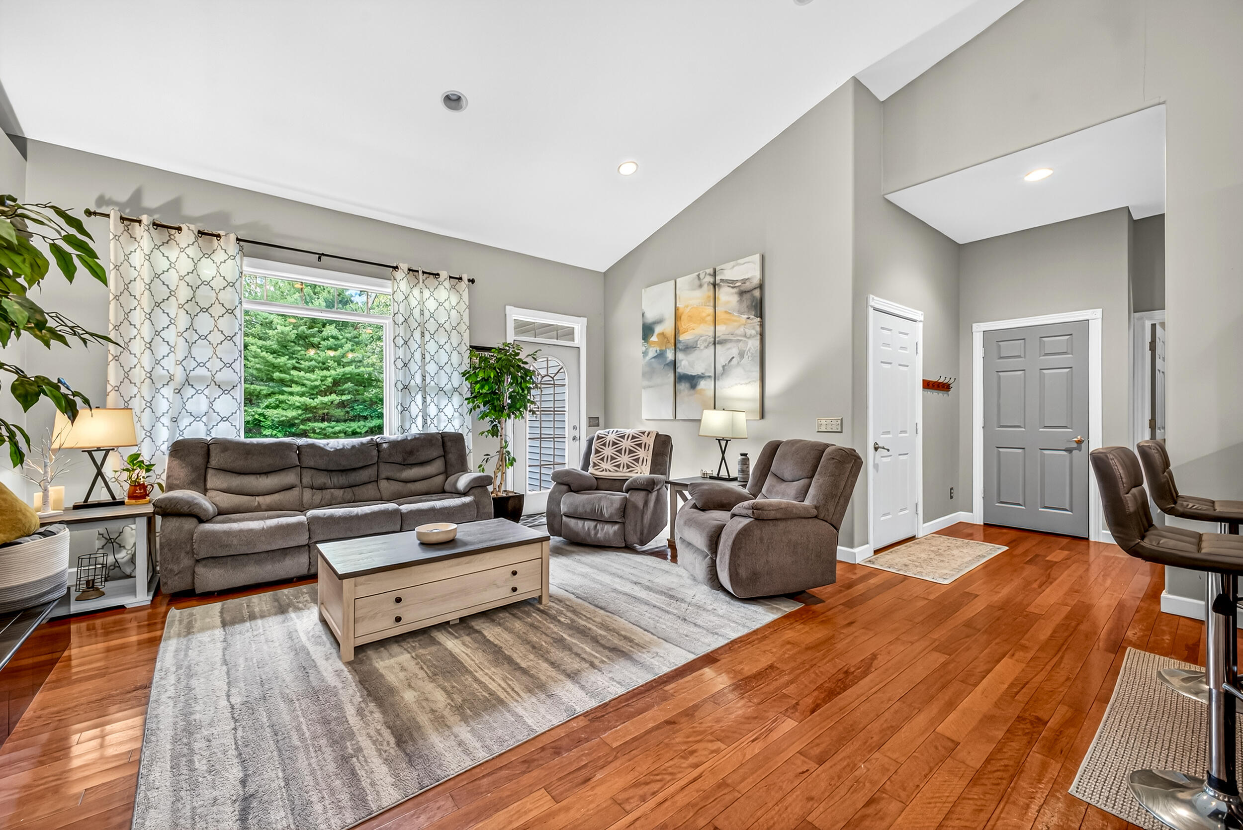 6472 Beverlyway Drive