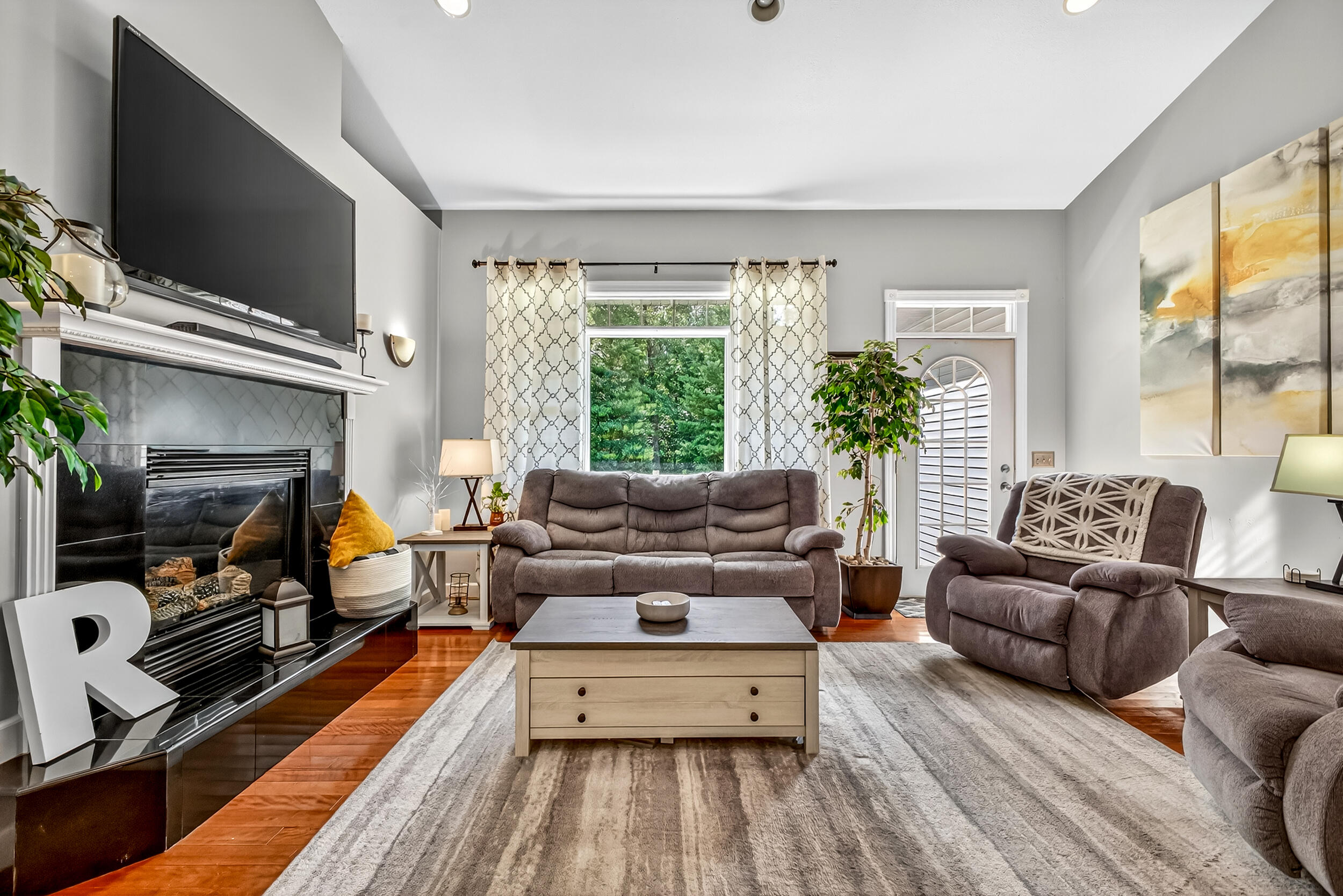 6472 Beverlyway Drive