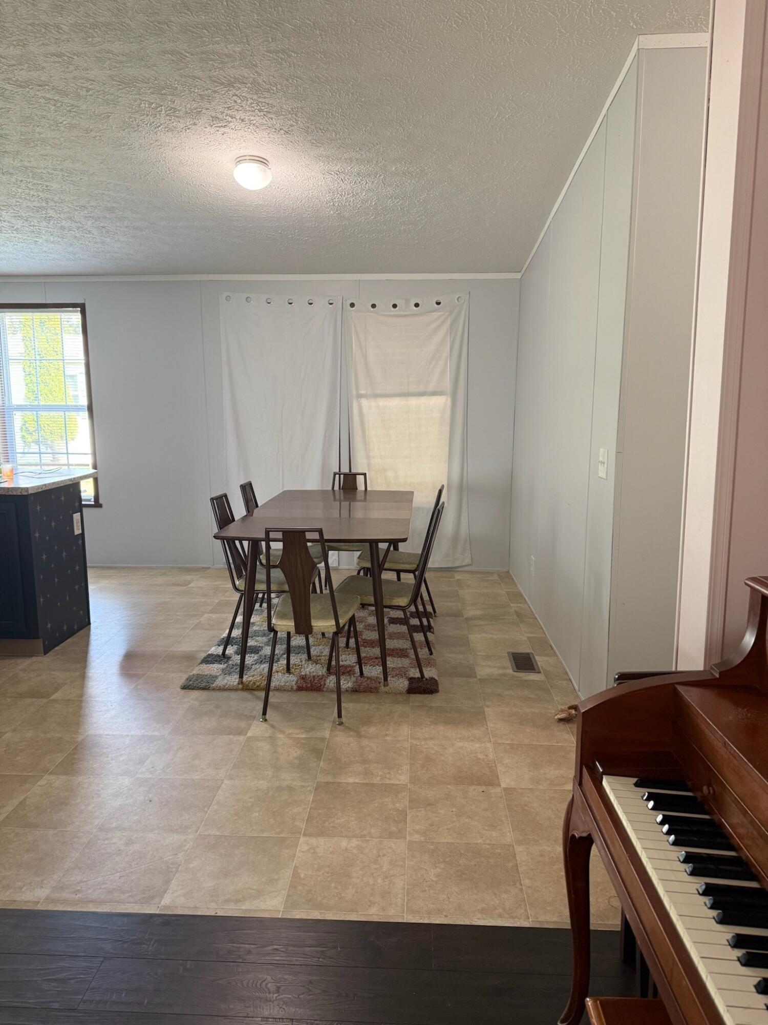 1832 Pepperwood Trail W