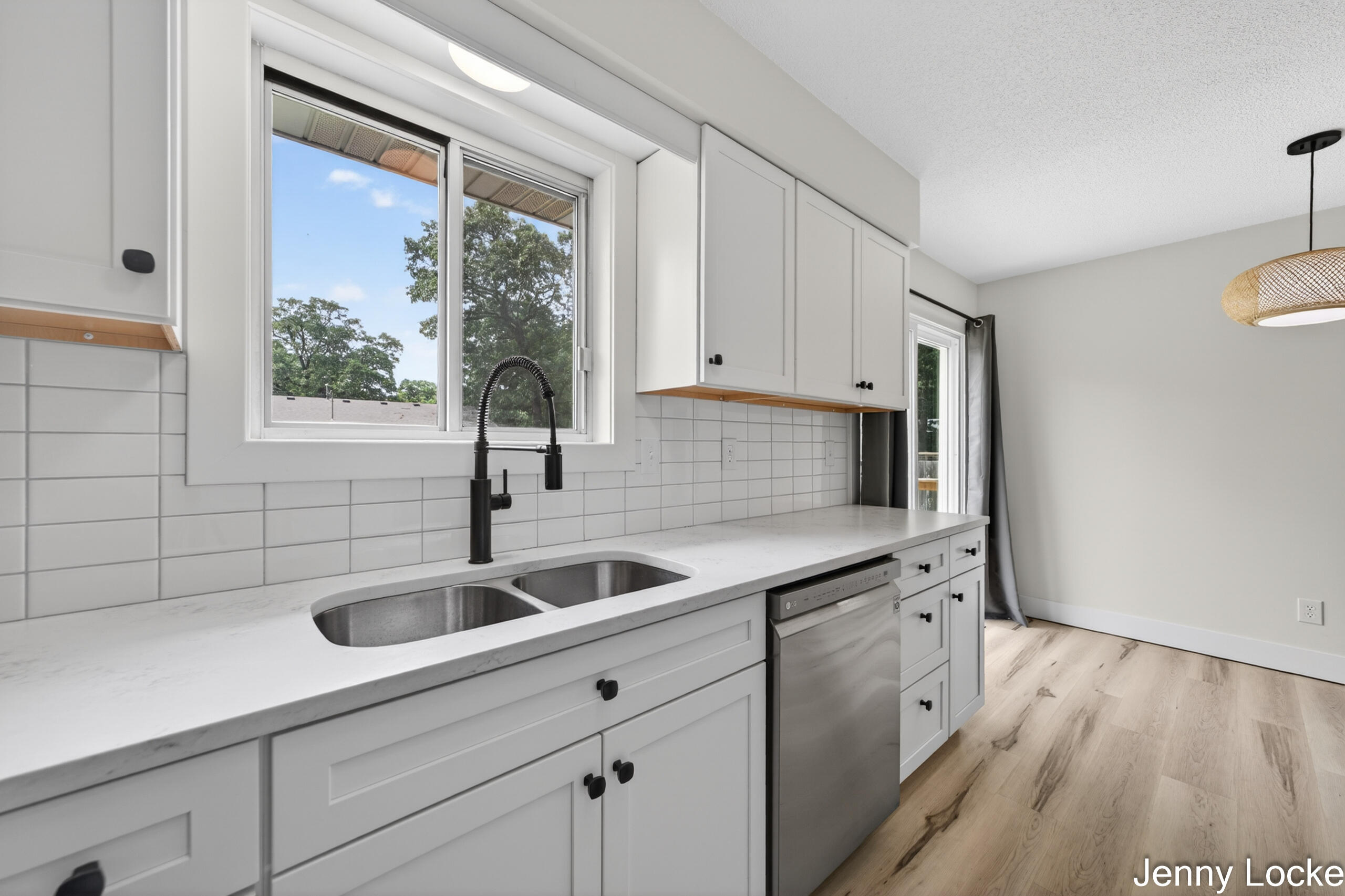 2391 Macarthur Road