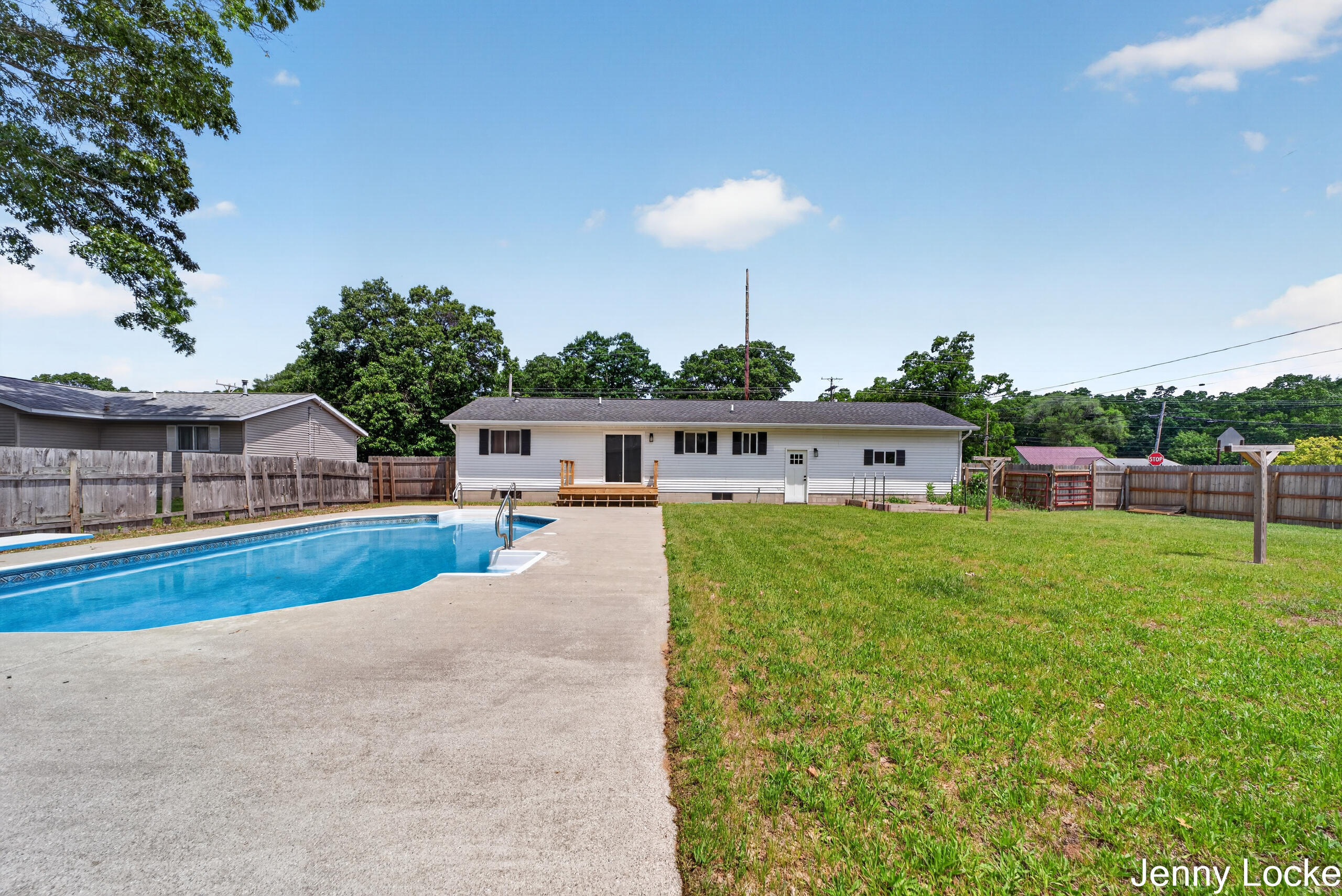 2391 Macarthur Road