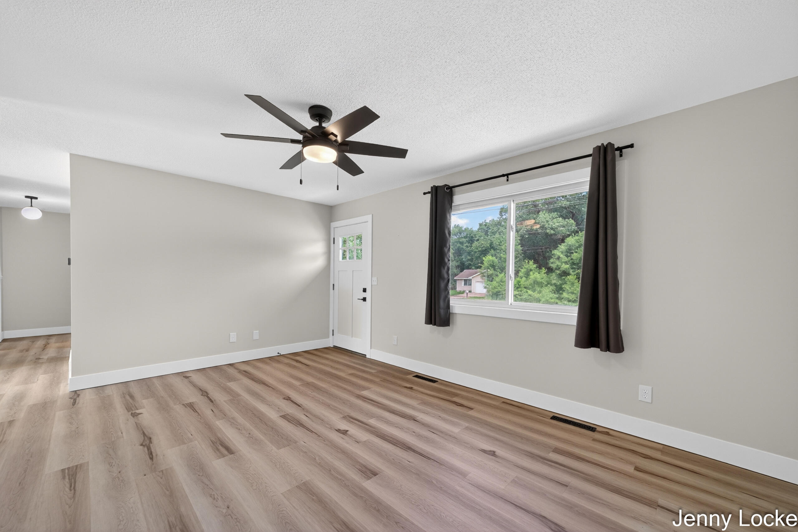 2391 Macarthur Road