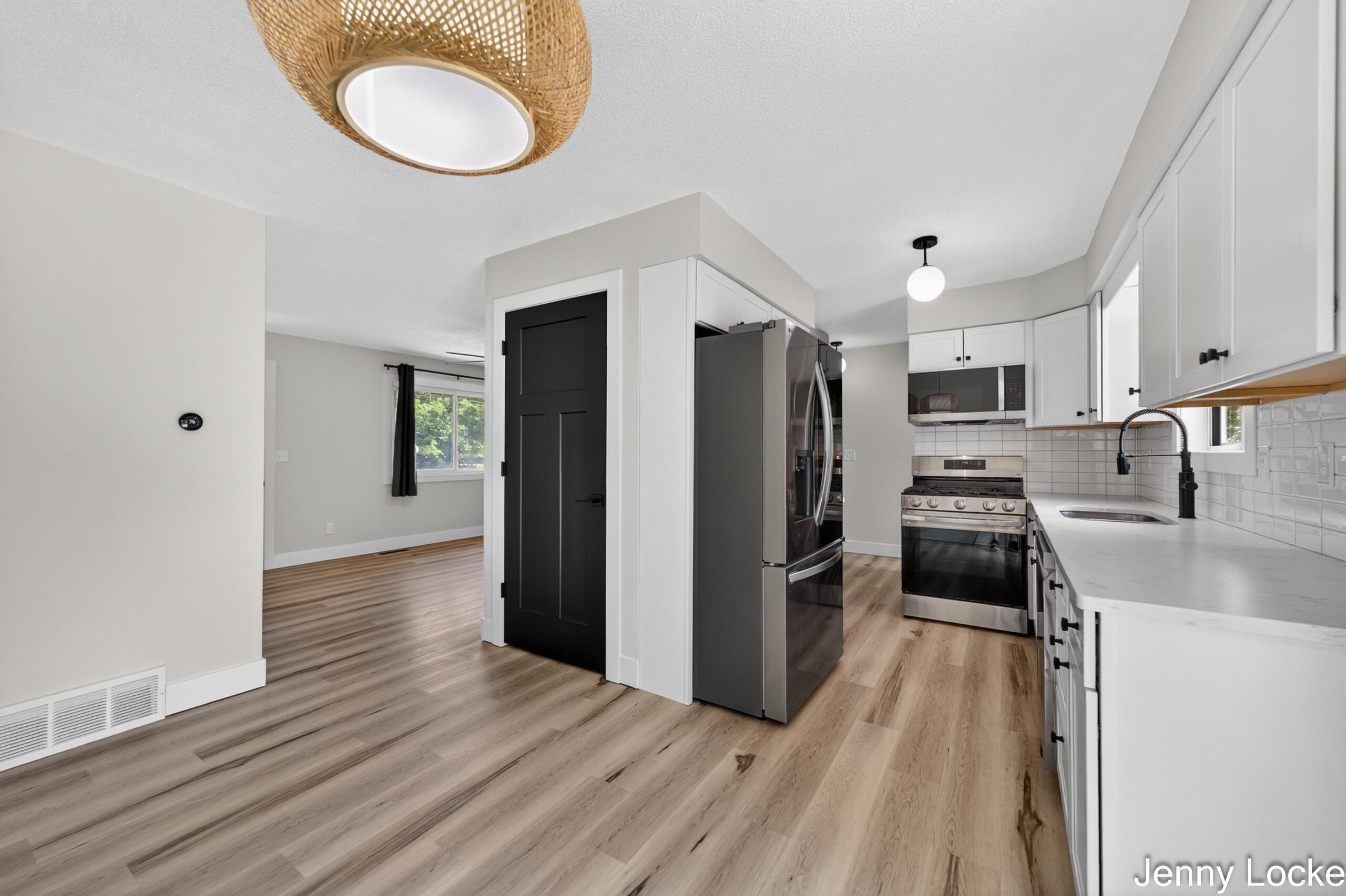 2391 Macarthur Road