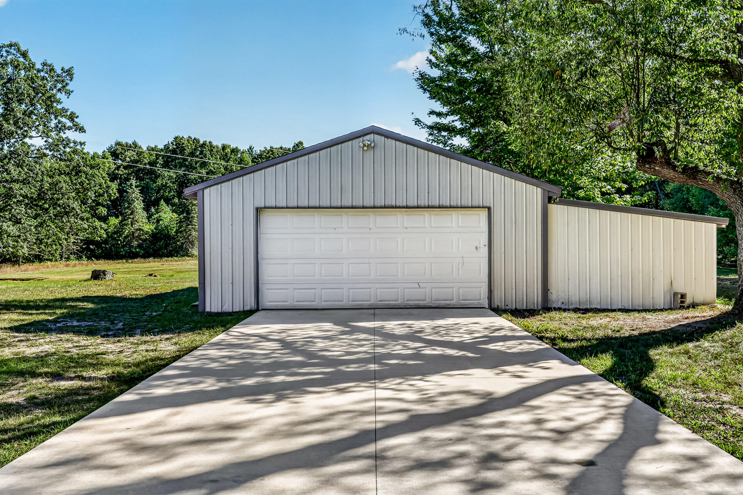 2465 E Arthur Road