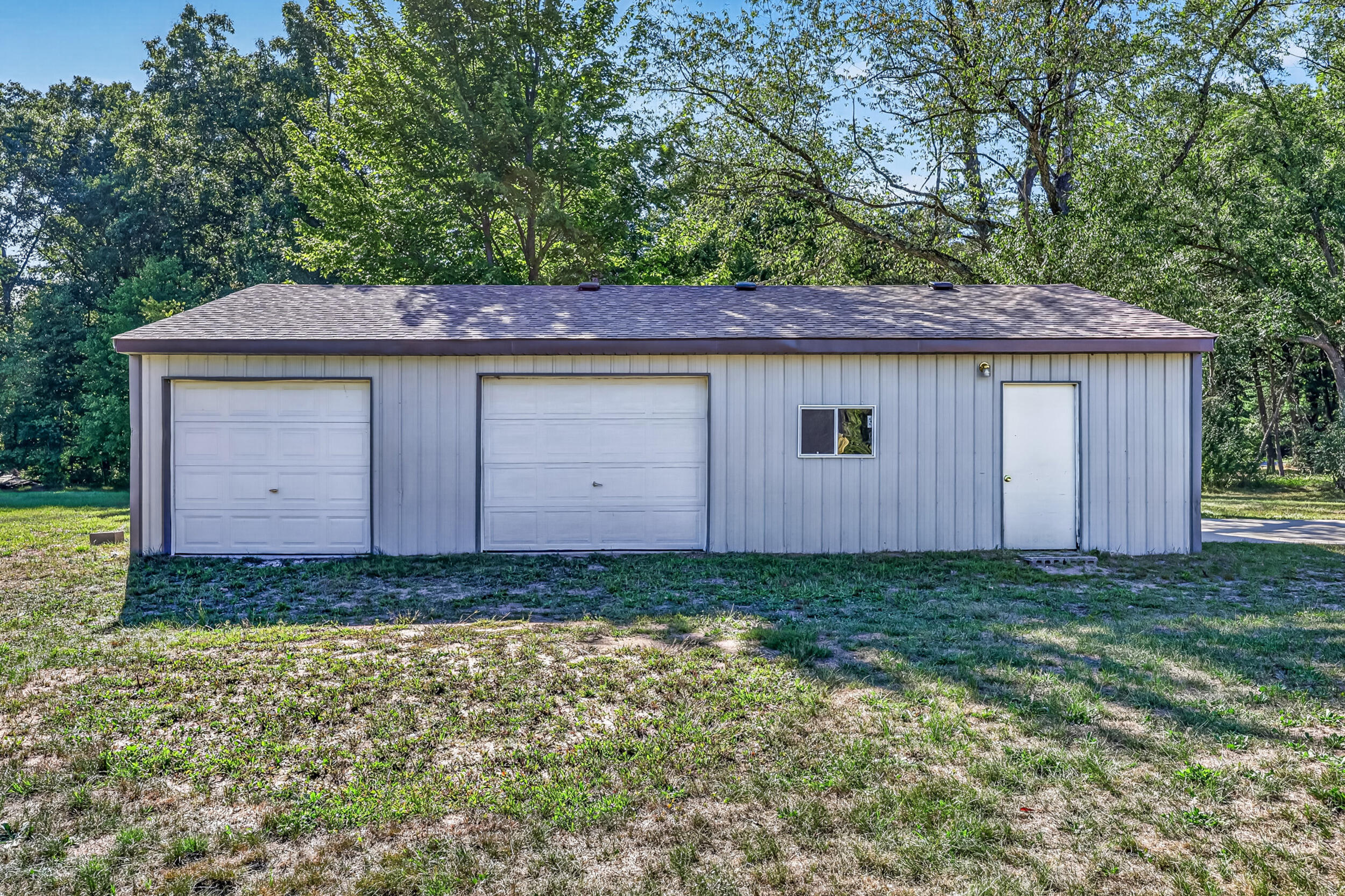 2465 E Arthur Road