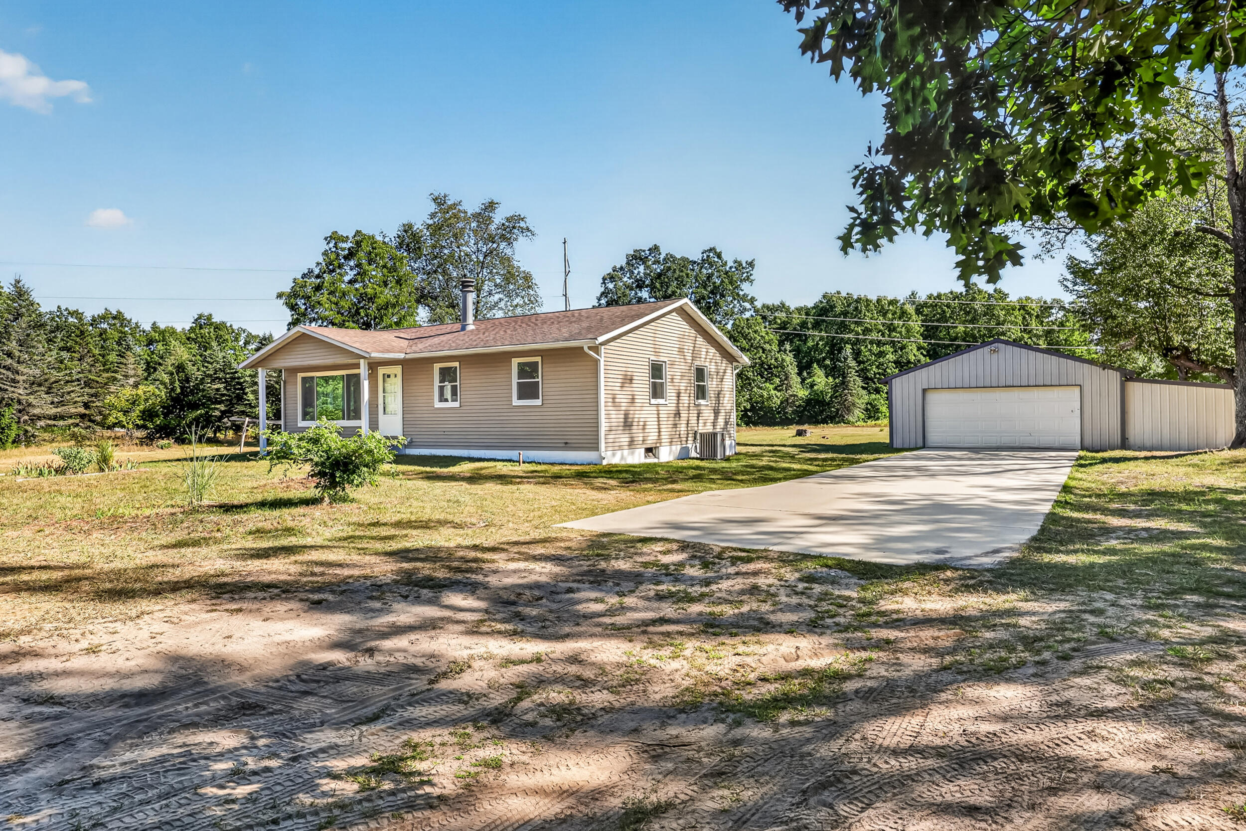 2465 E Arthur Road