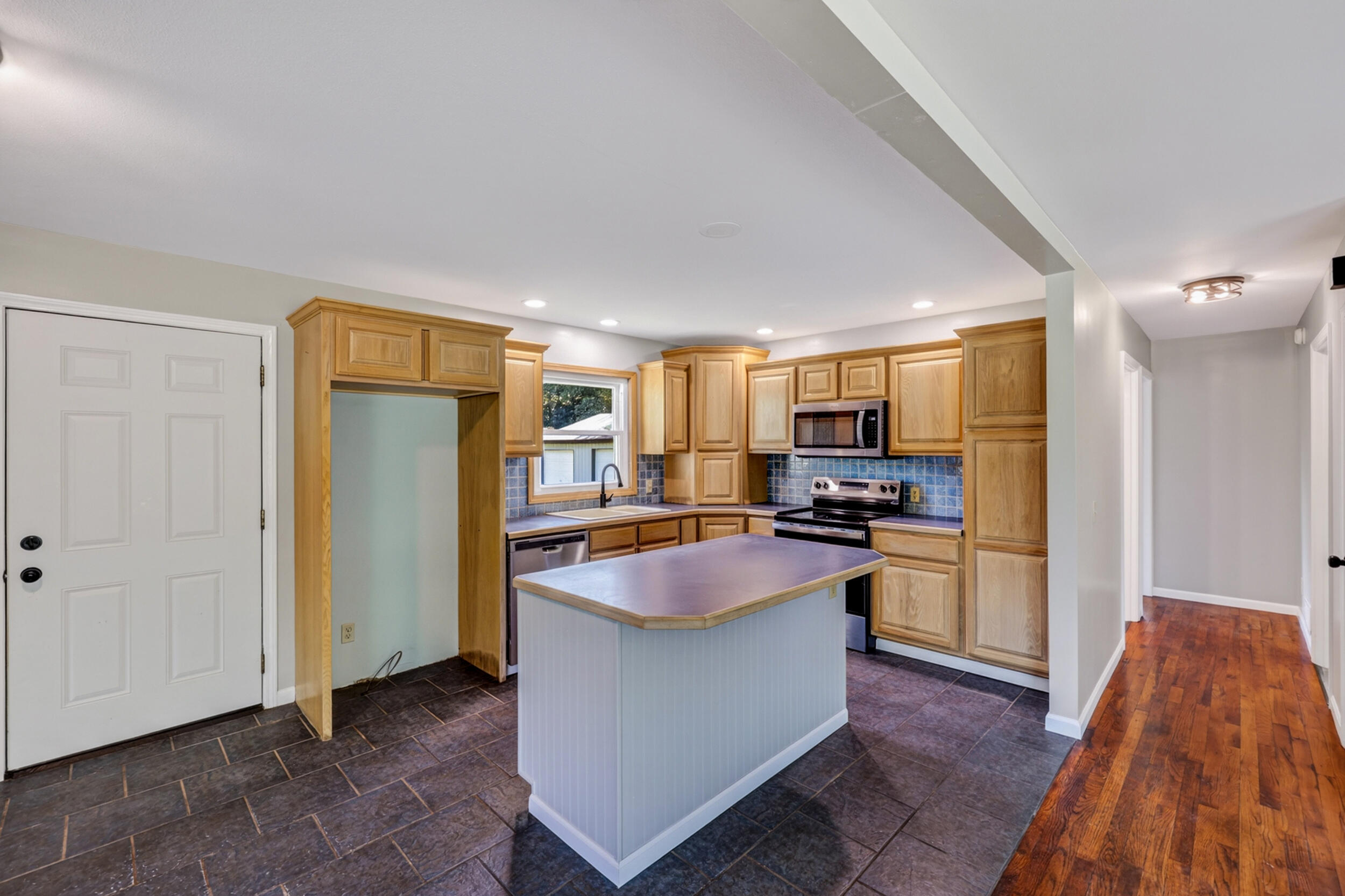 2465 E Arthur Road