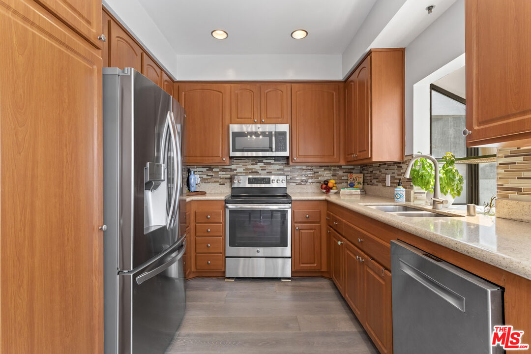 310 Tahiti Way Unit: 302