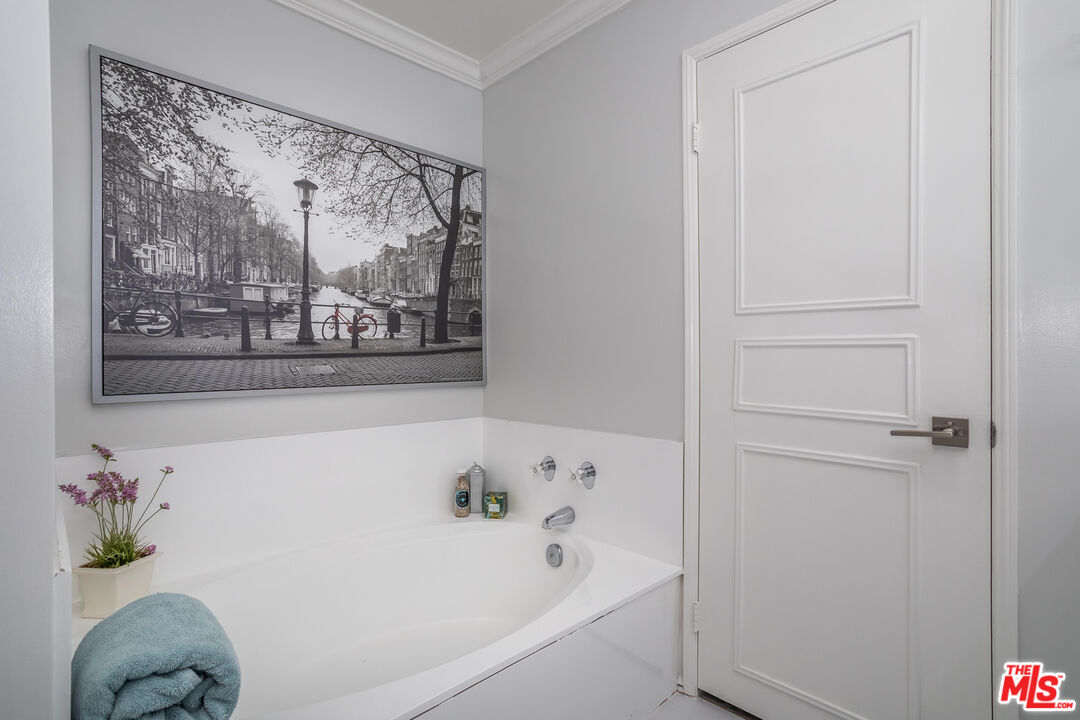 310 Tahiti Way Unit: 302