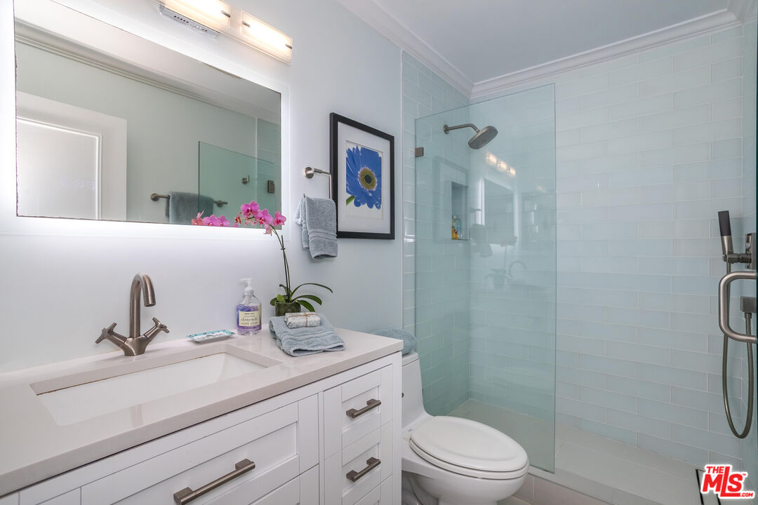 310 Tahiti Way Unit: 302