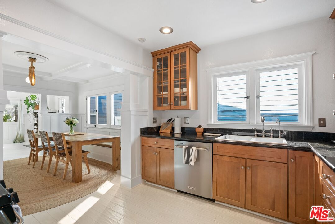 156 Fraser Ave