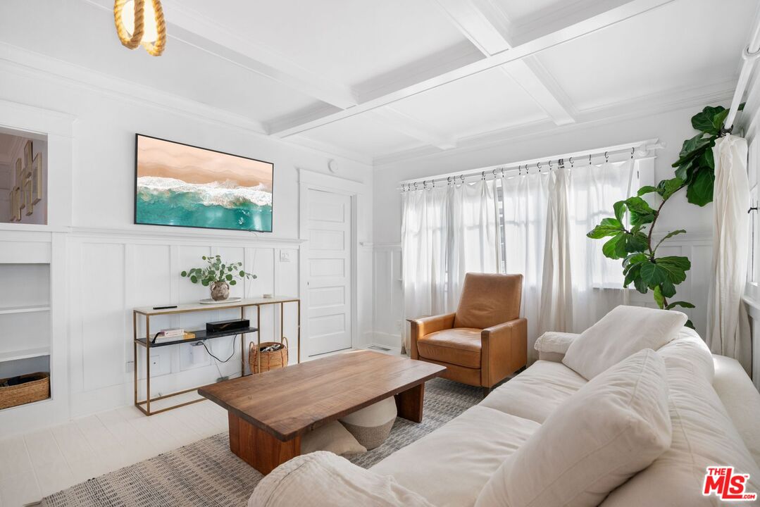 156 Fraser Ave