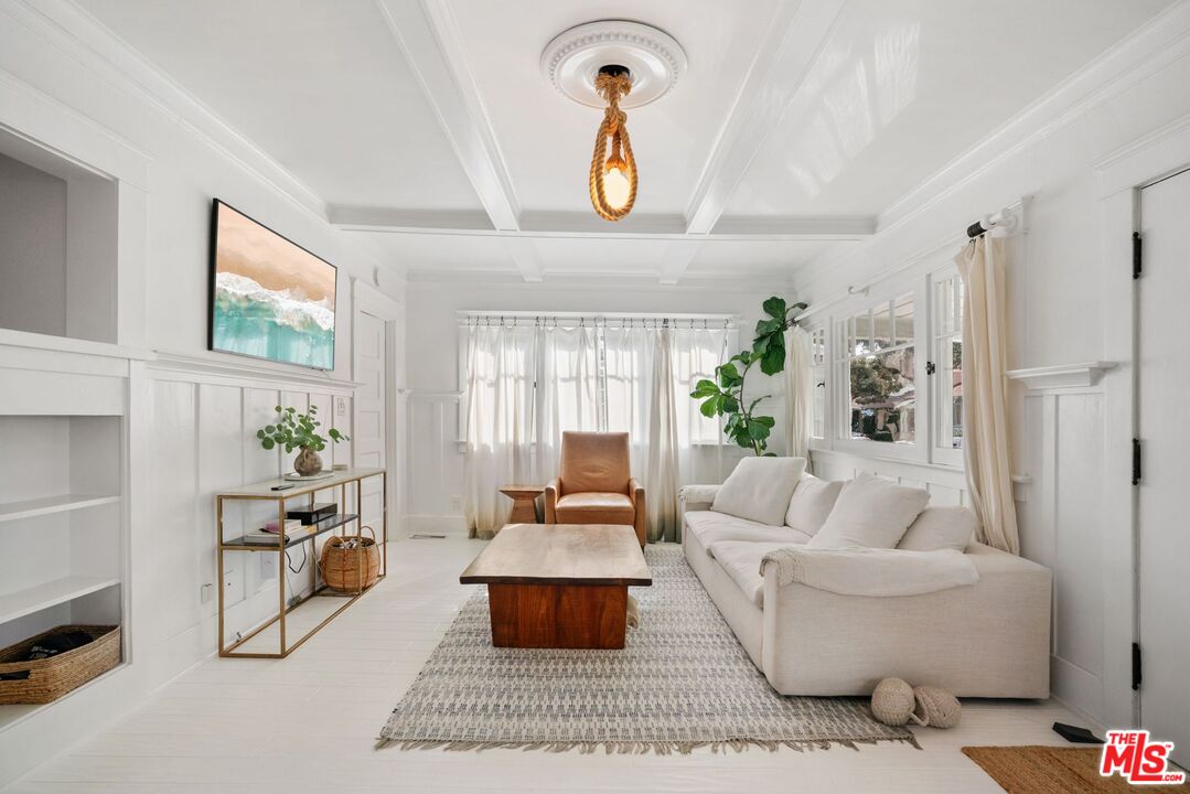 156 Fraser Ave