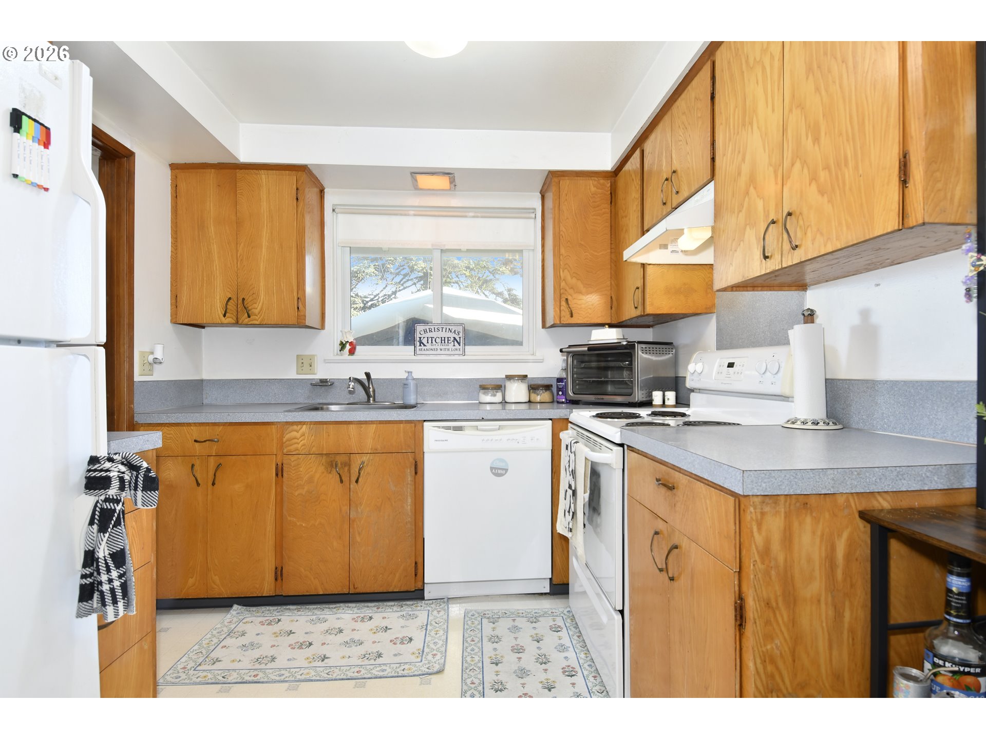 1790117903 NE WASCO ST