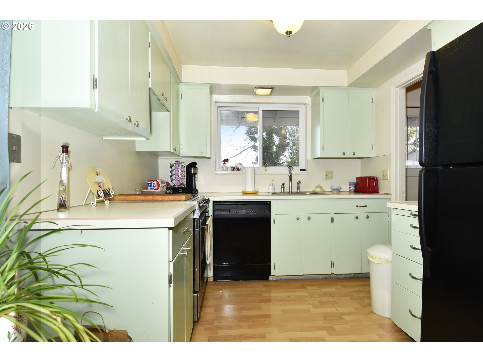 1790117903 NE WASCO ST