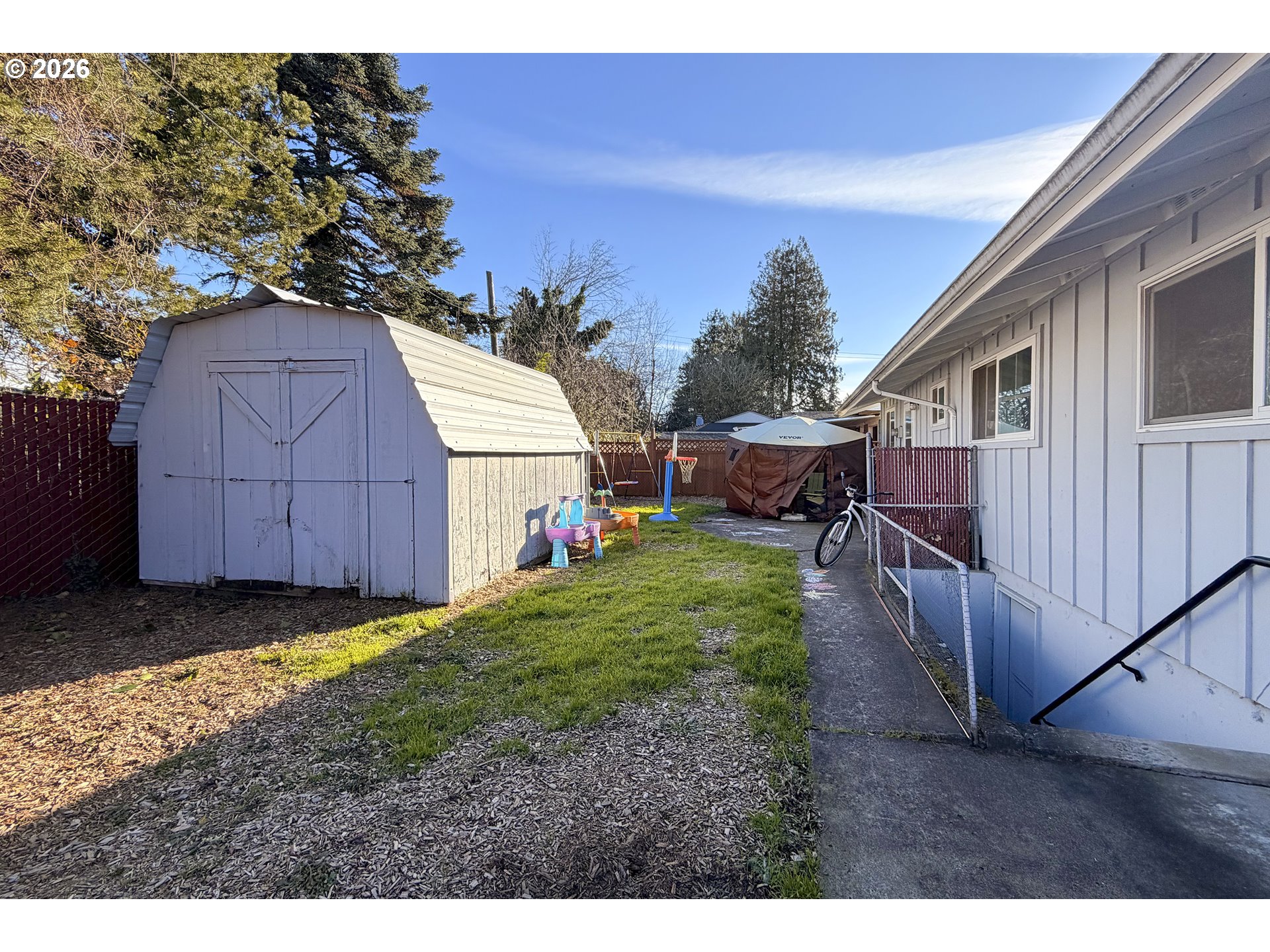 1790117903 NE WASCO ST