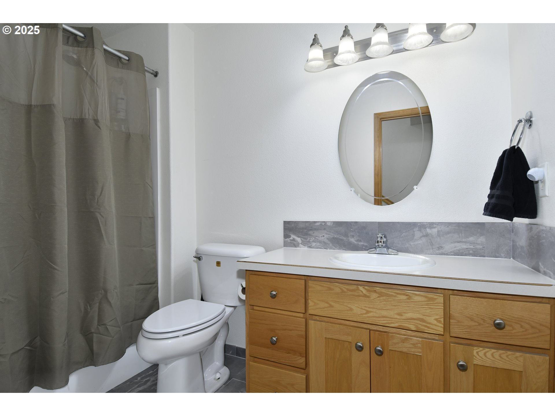 2036 NW WOODLAND DR, McMinnville