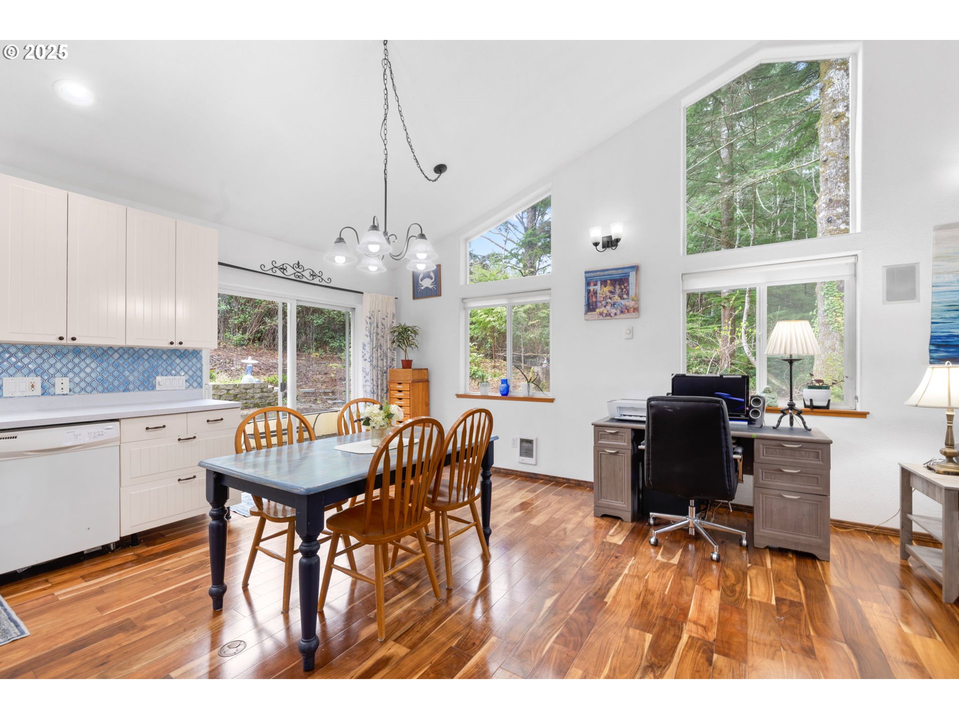 142 S QUADRANT ST