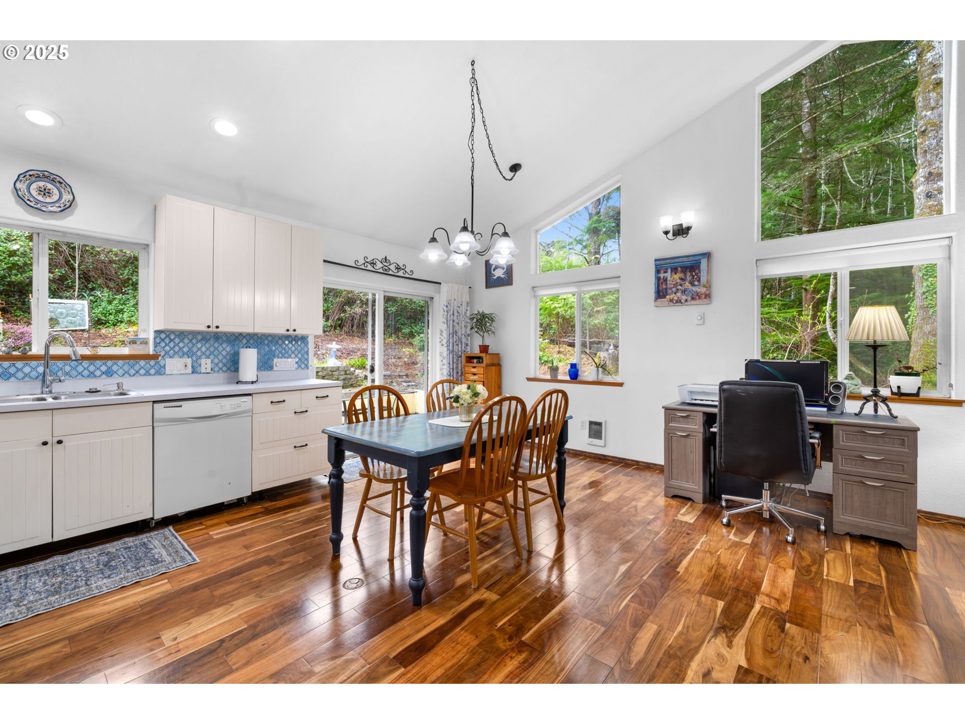 142 S QUADRANT ST