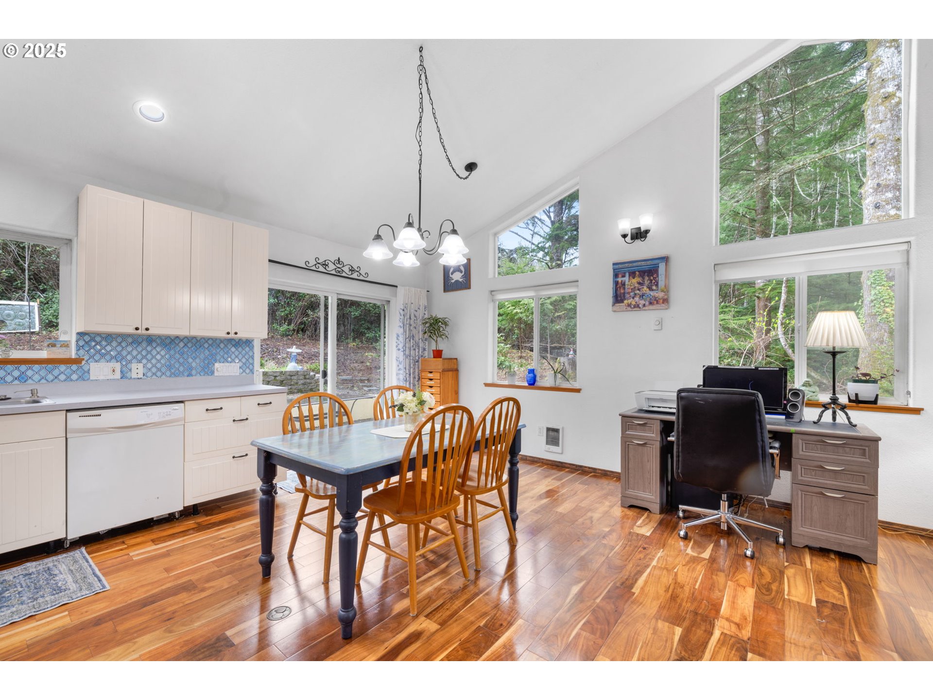 142 S QUADRANT ST