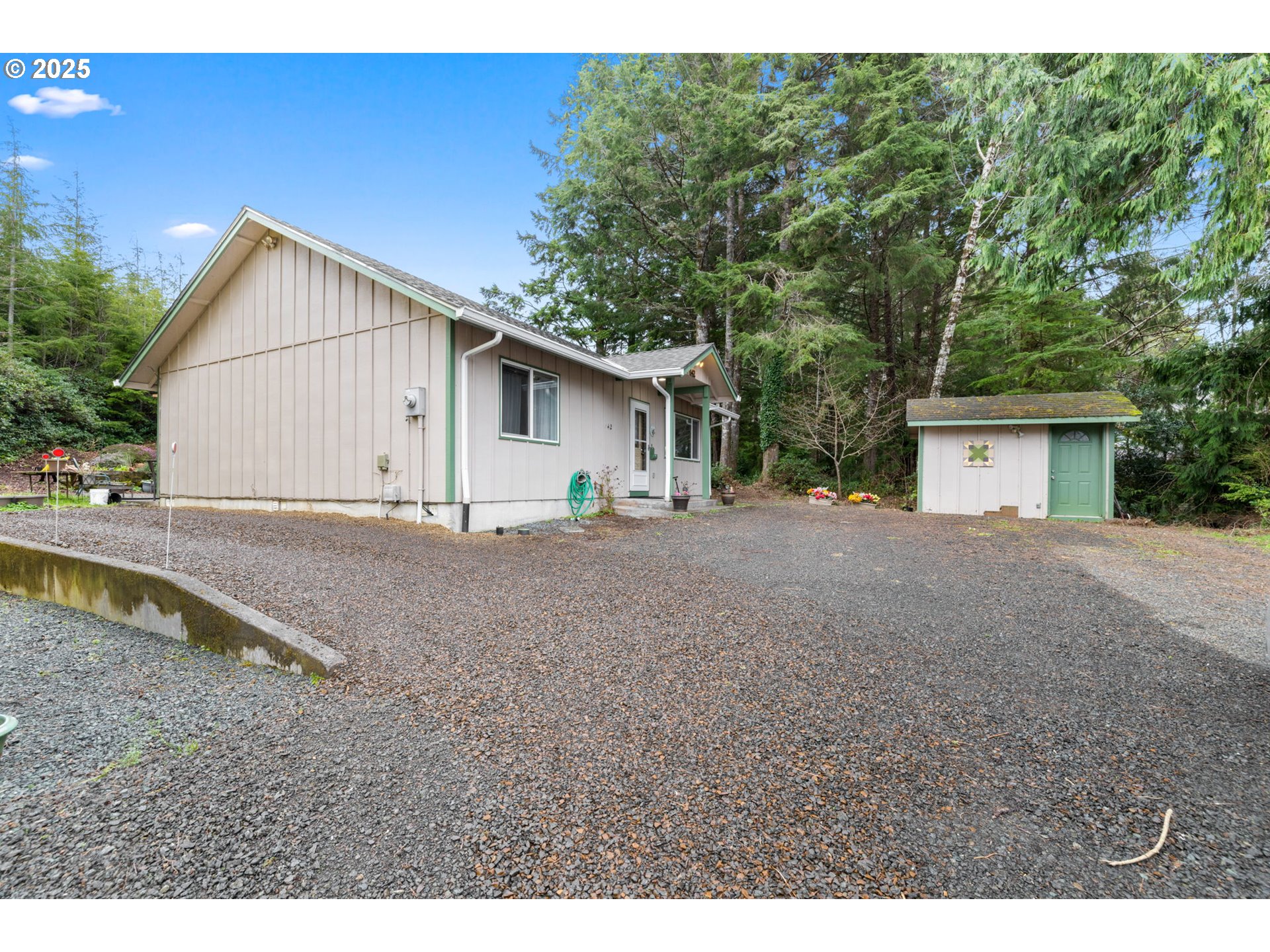 142 S QUADRANT ST
