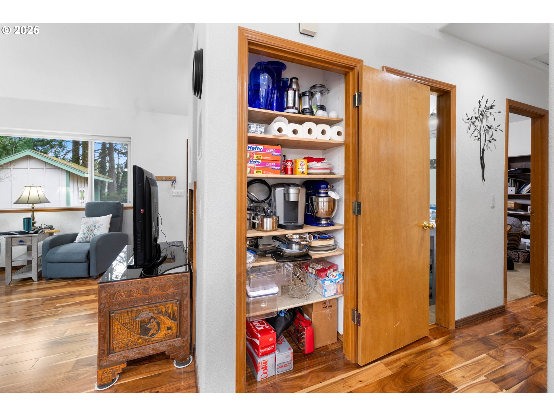 142 S QUADRANT ST