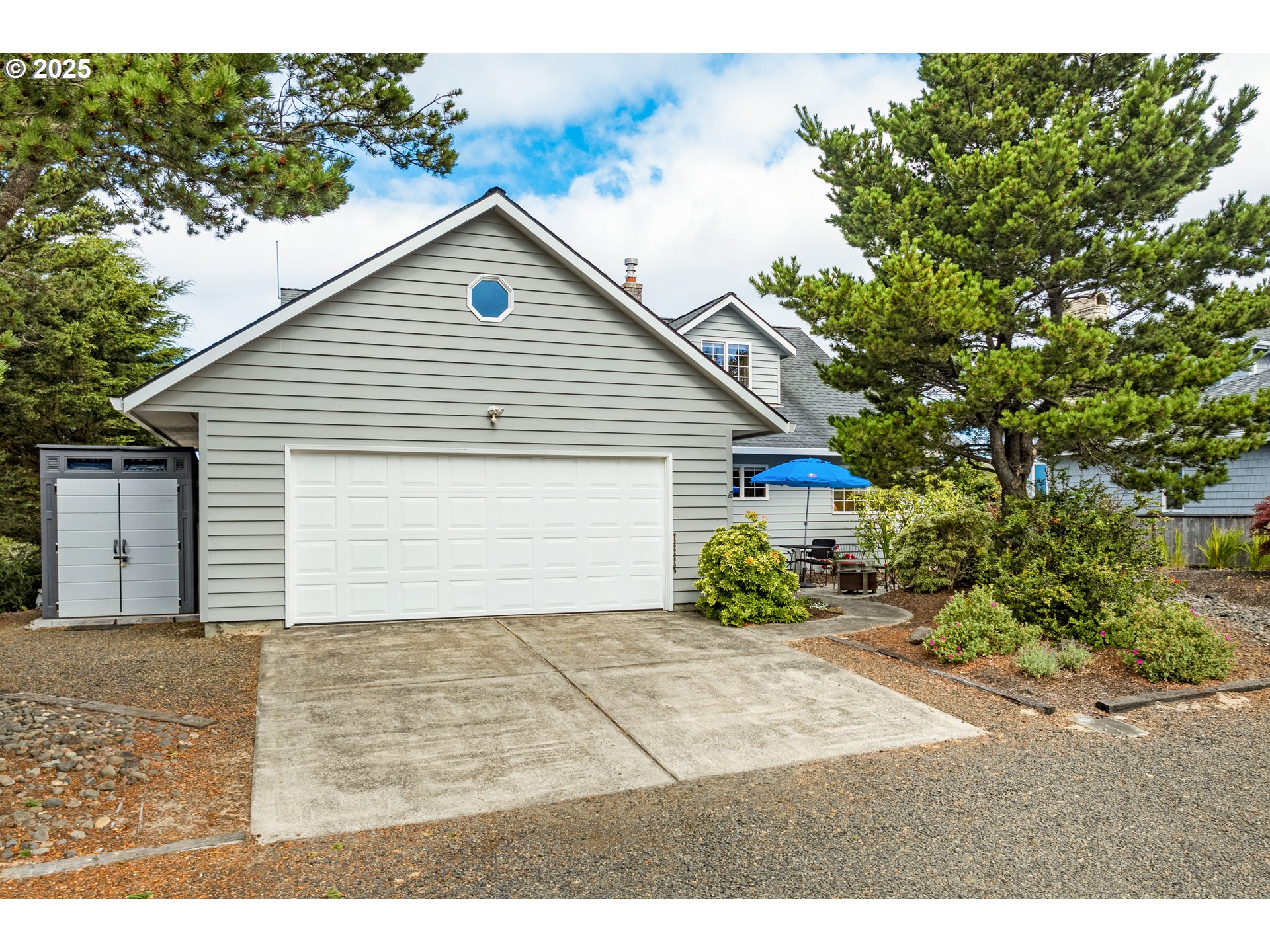 559 RIDGE DR