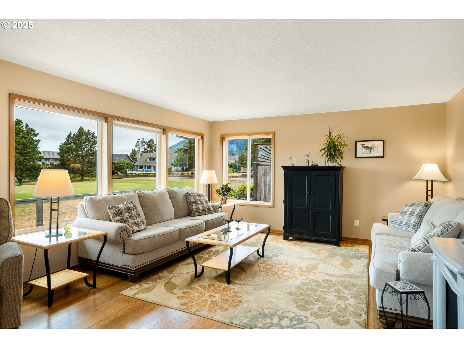 559 RIDGE DR