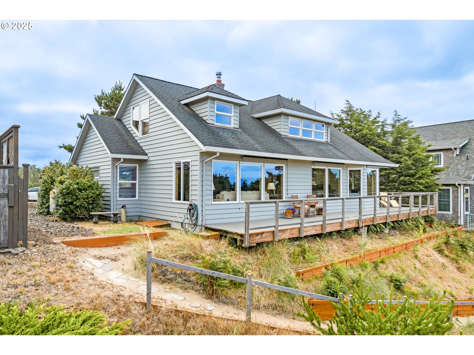 559 RIDGE DR