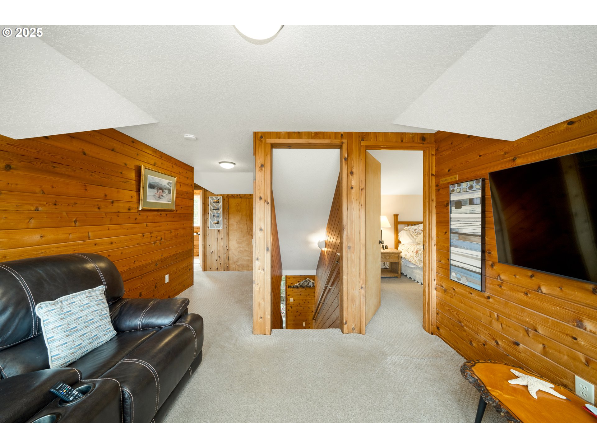 559 RIDGE DR
