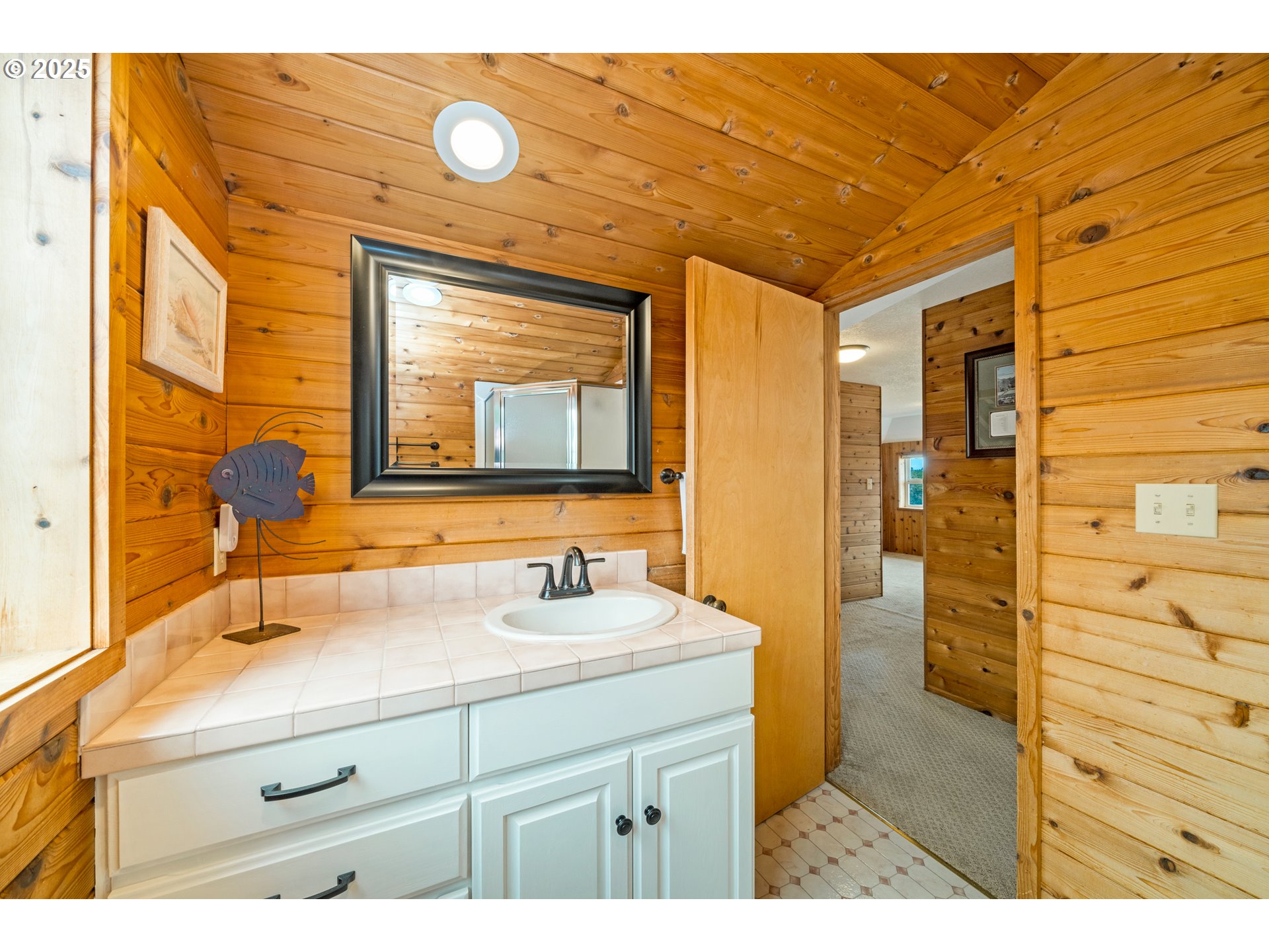 559 RIDGE DR