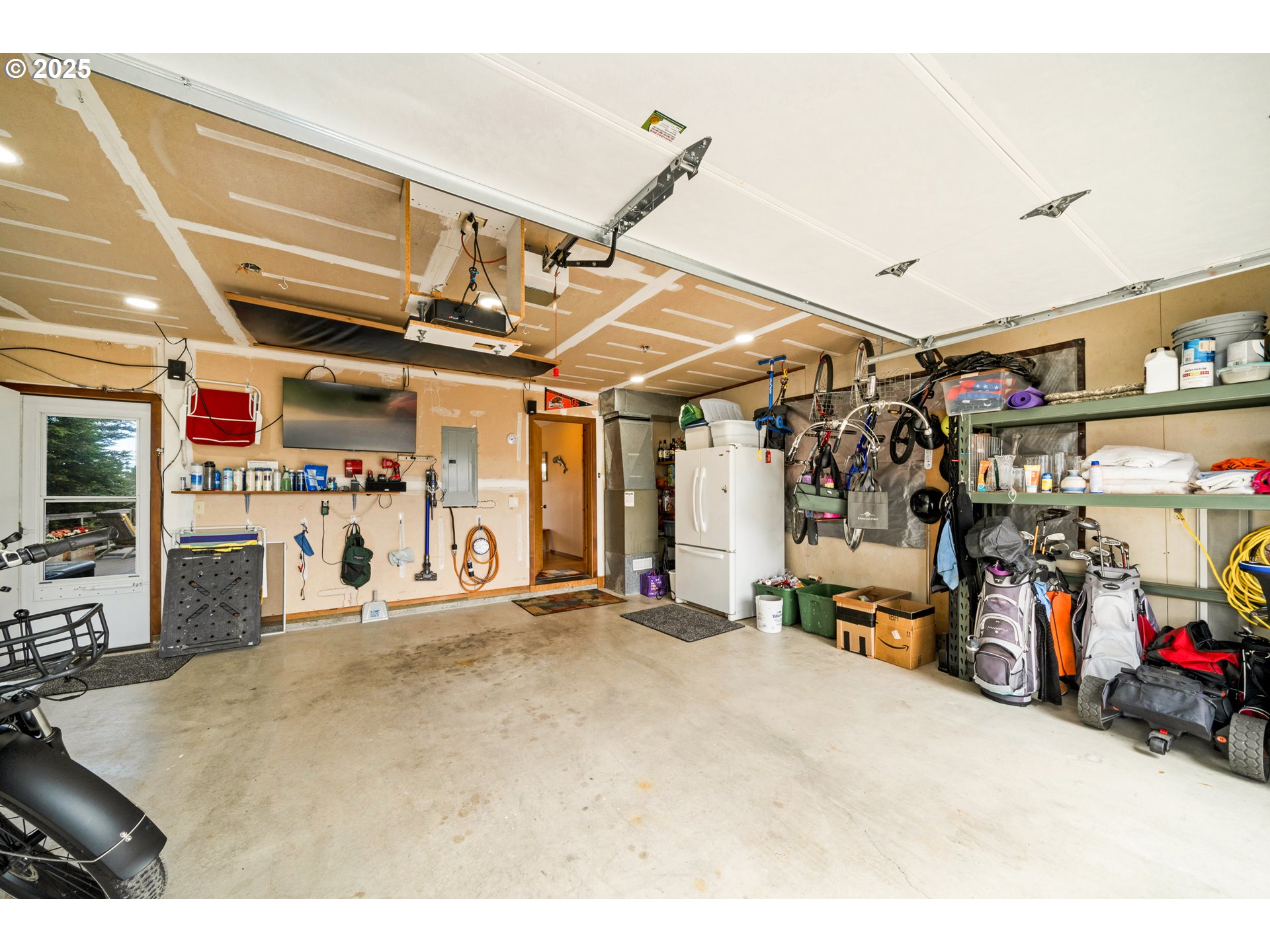 559 RIDGE DR