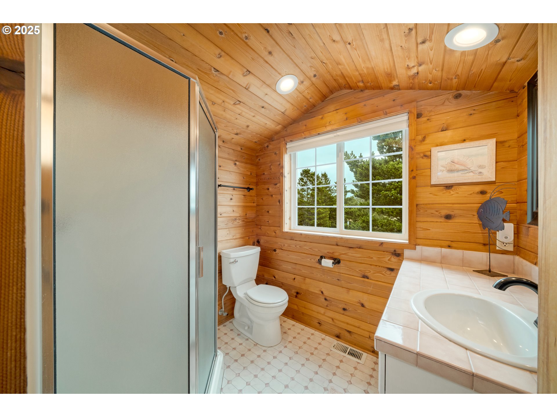 559 RIDGE DR