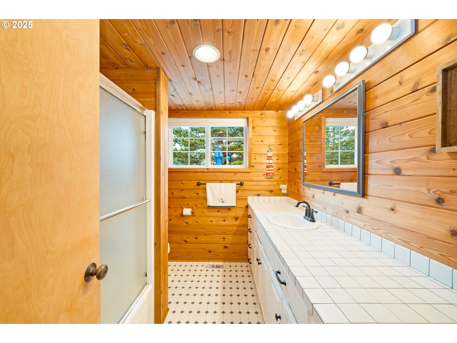 559 RIDGE DR