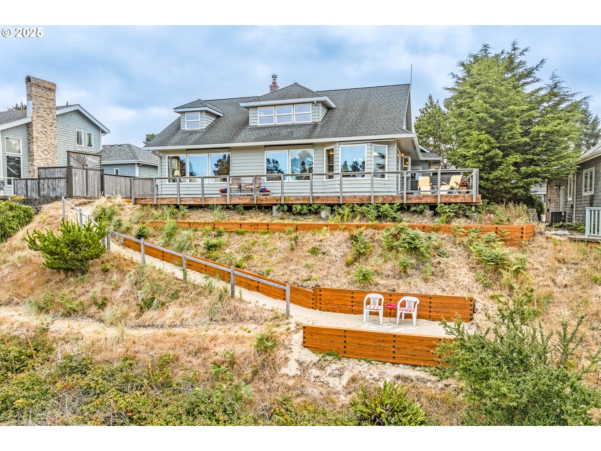 559 RIDGE DR