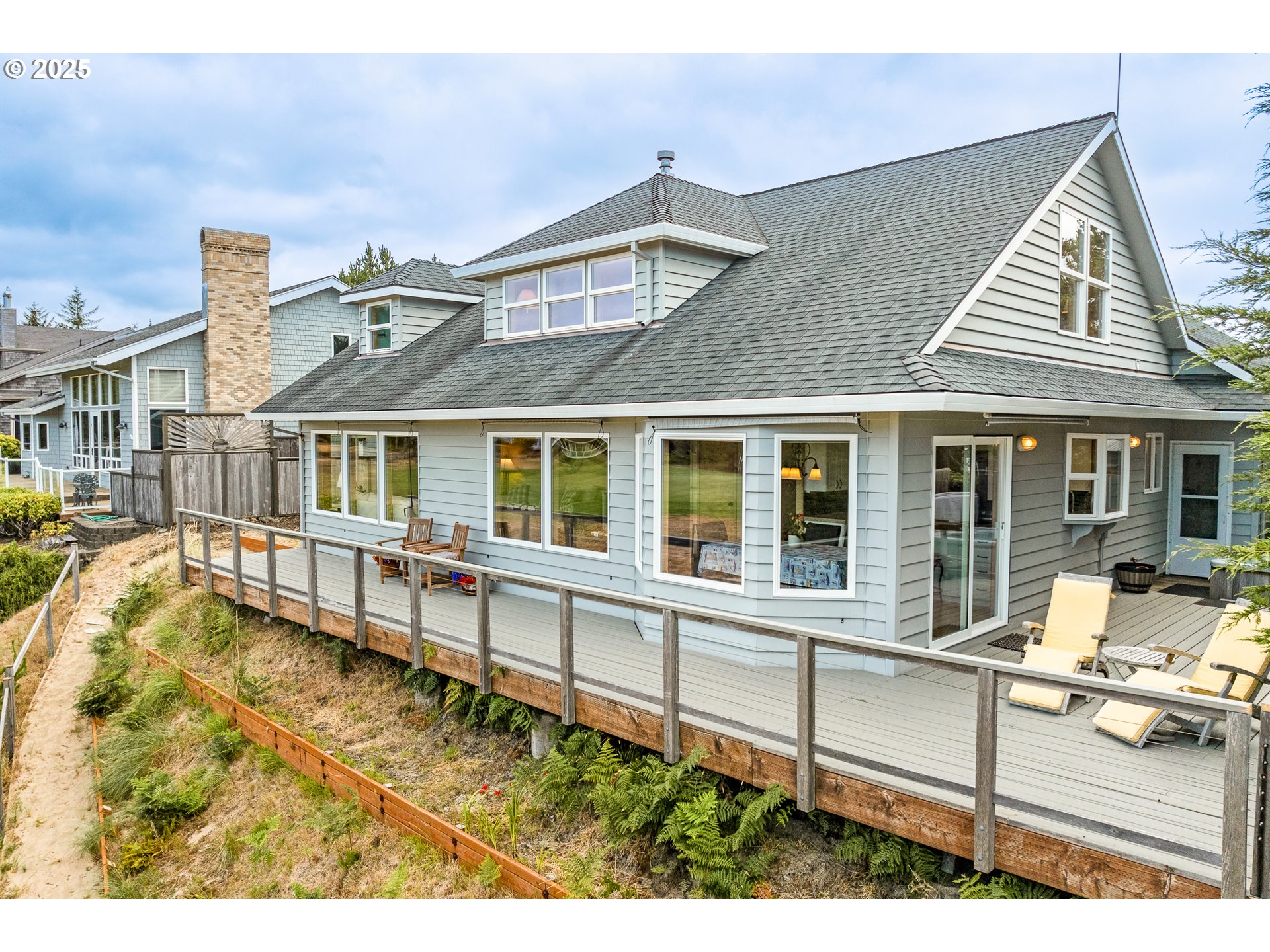559 RIDGE DR