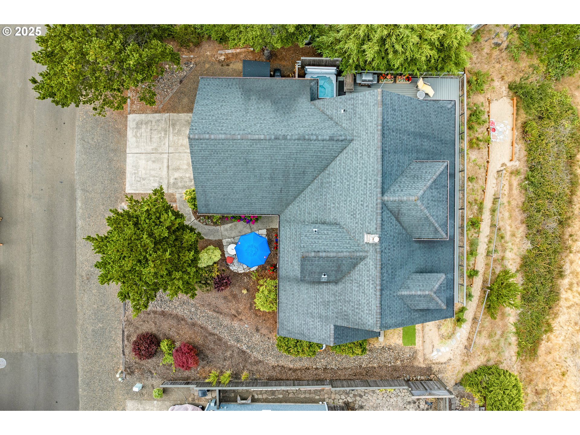 559 RIDGE DR
