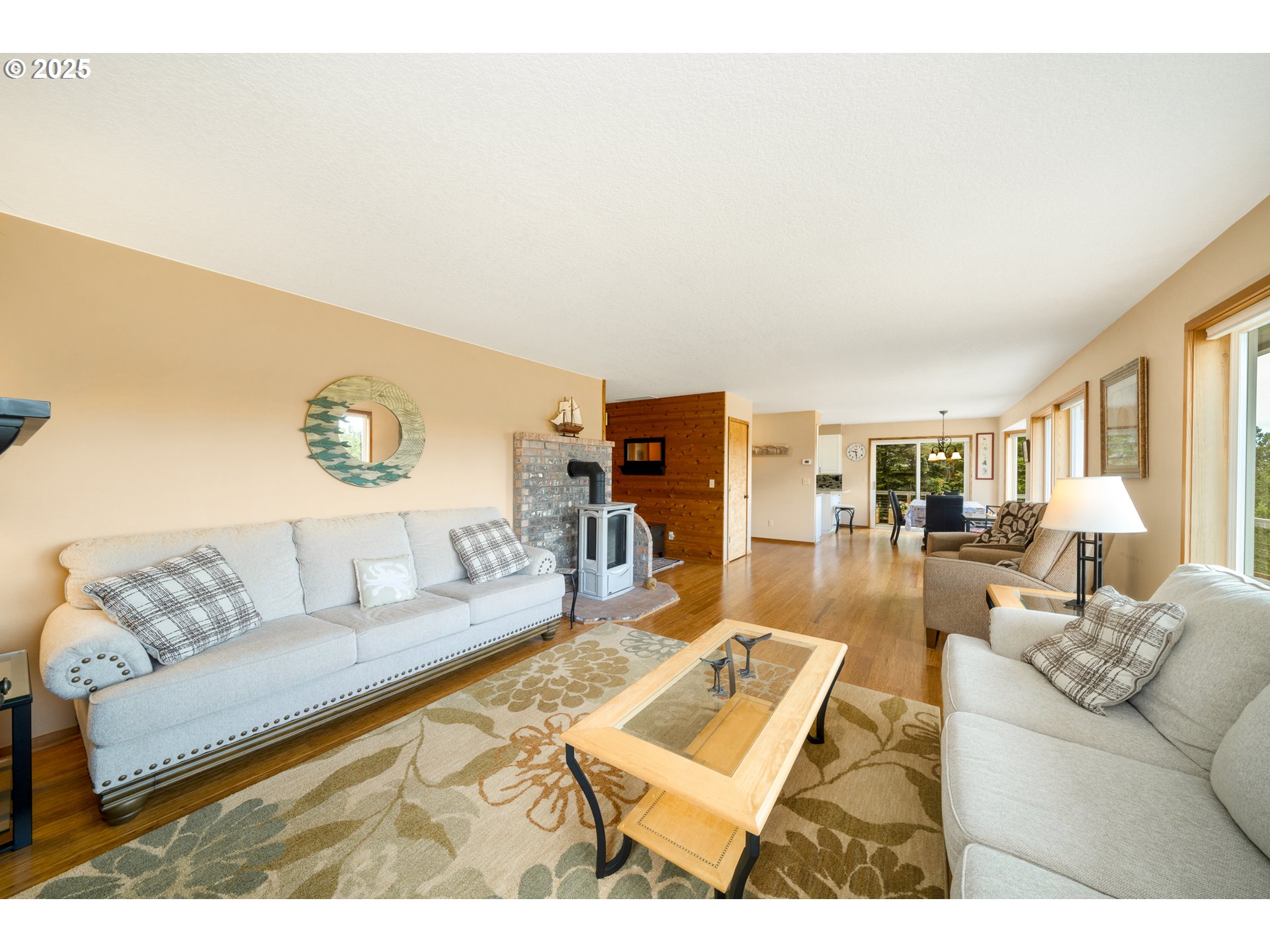 559 RIDGE DR