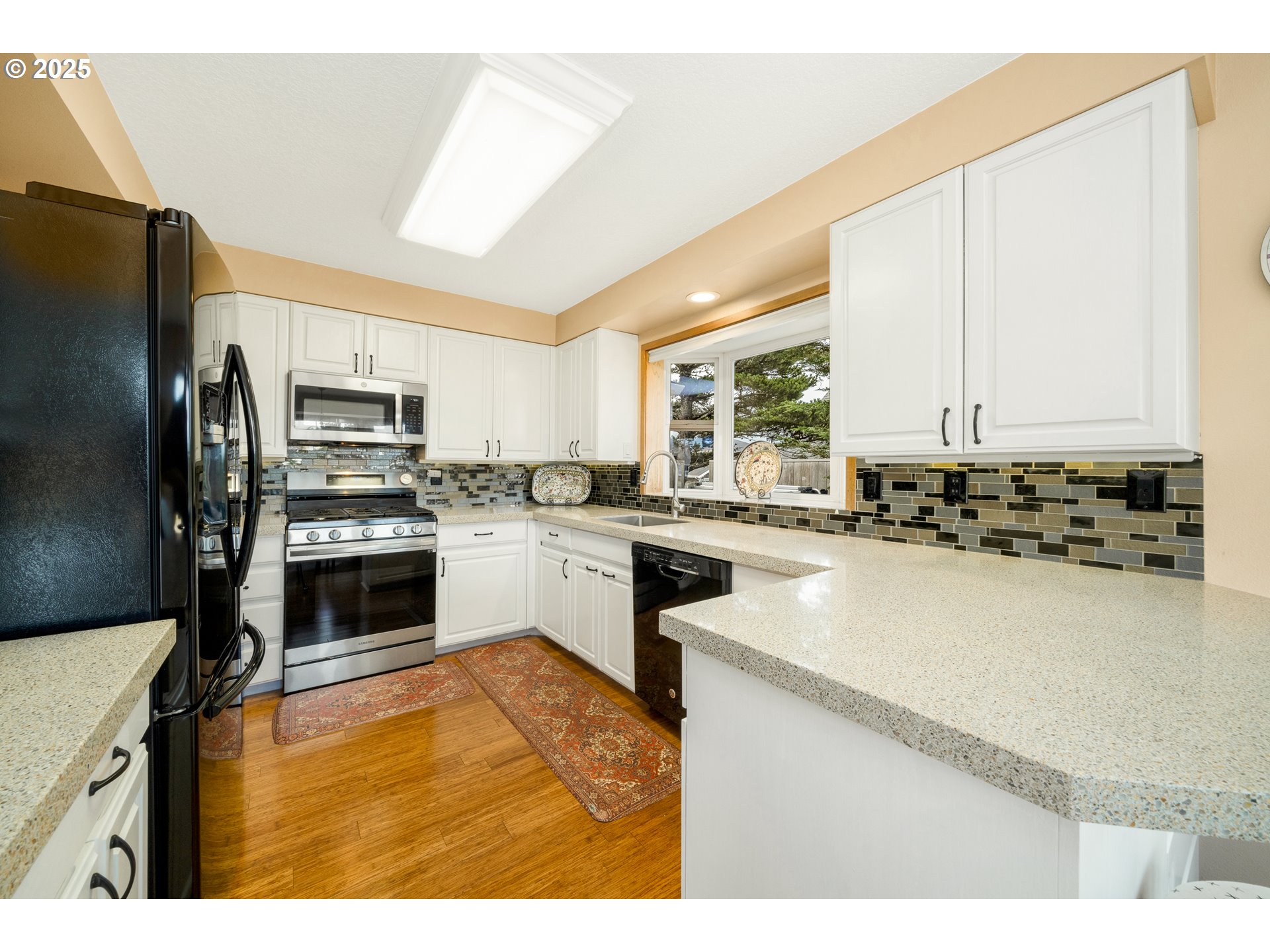 559 RIDGE DR