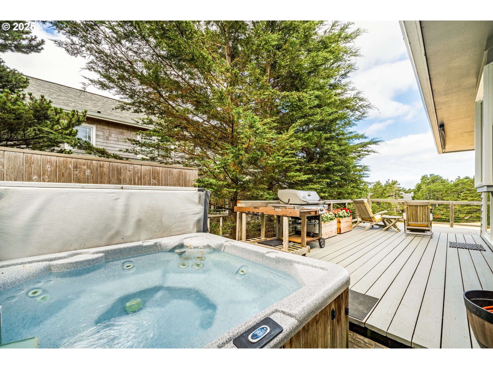 559 RIDGE DR
