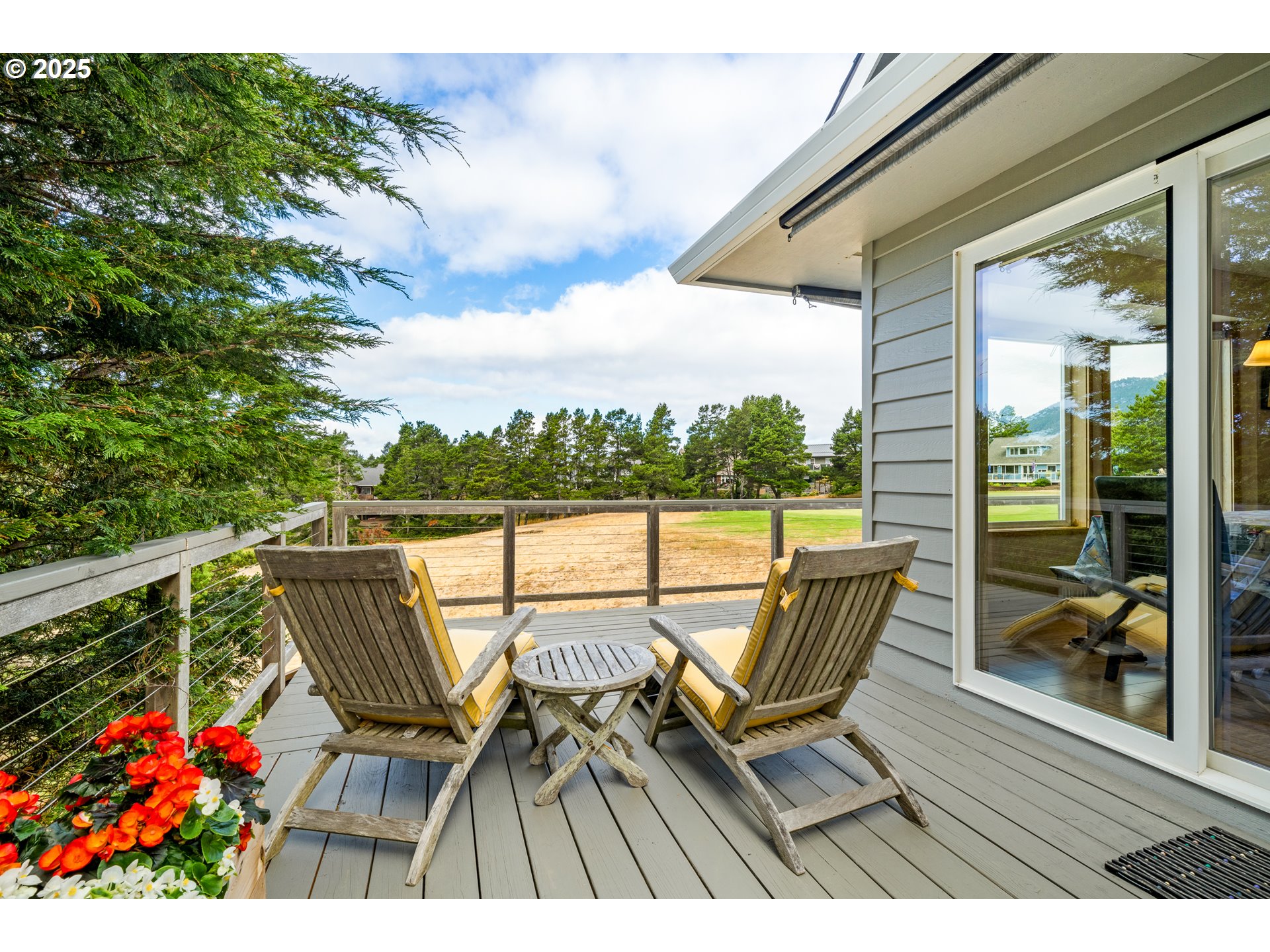 559 RIDGE DR