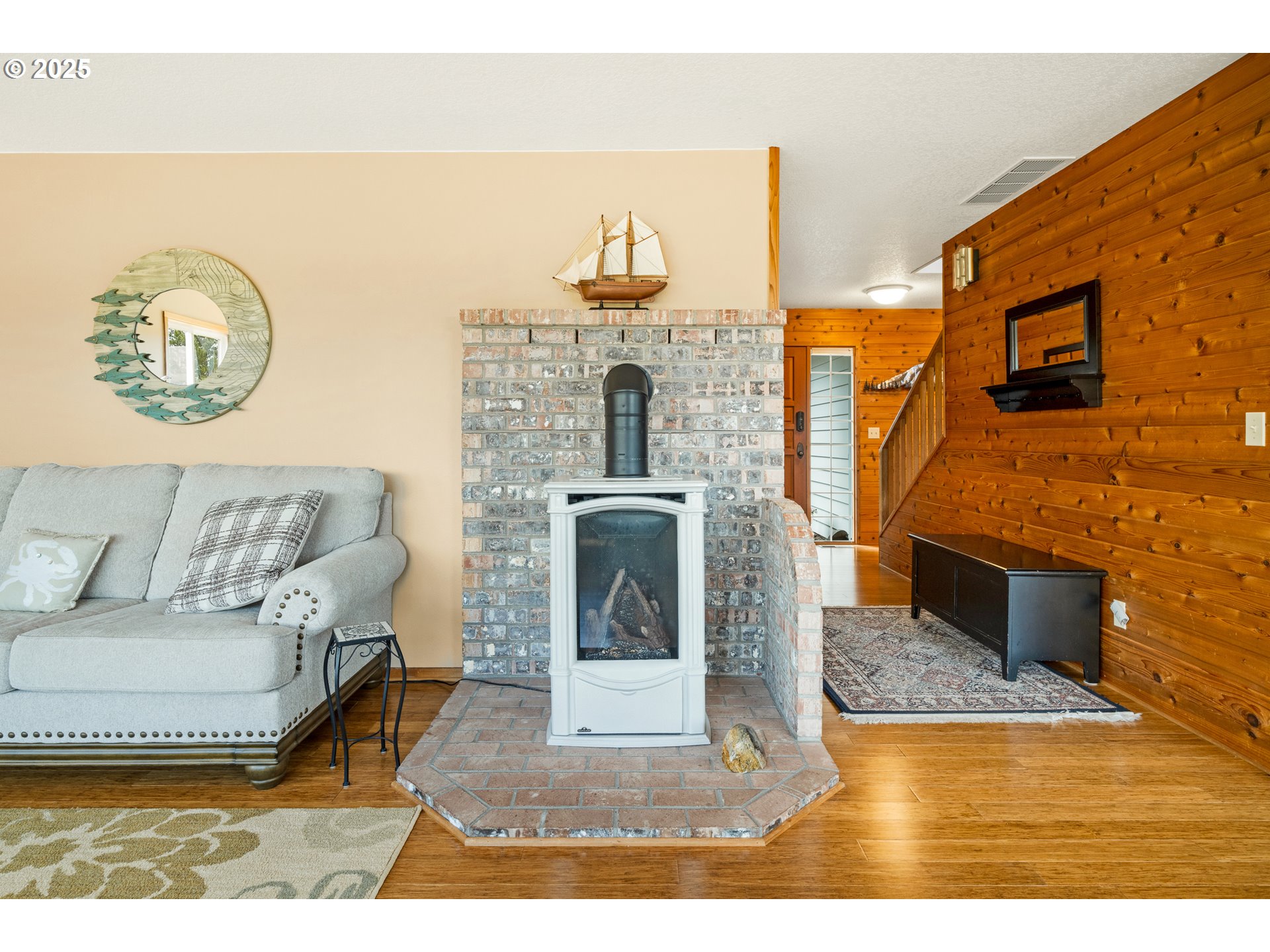 559 RIDGE DR