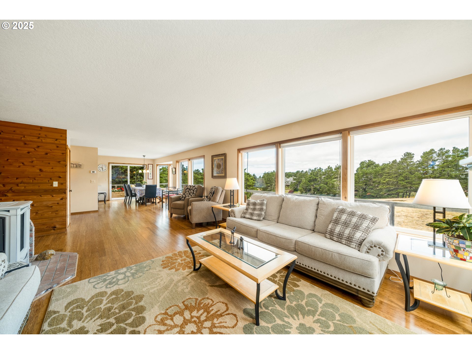 559 RIDGE DR