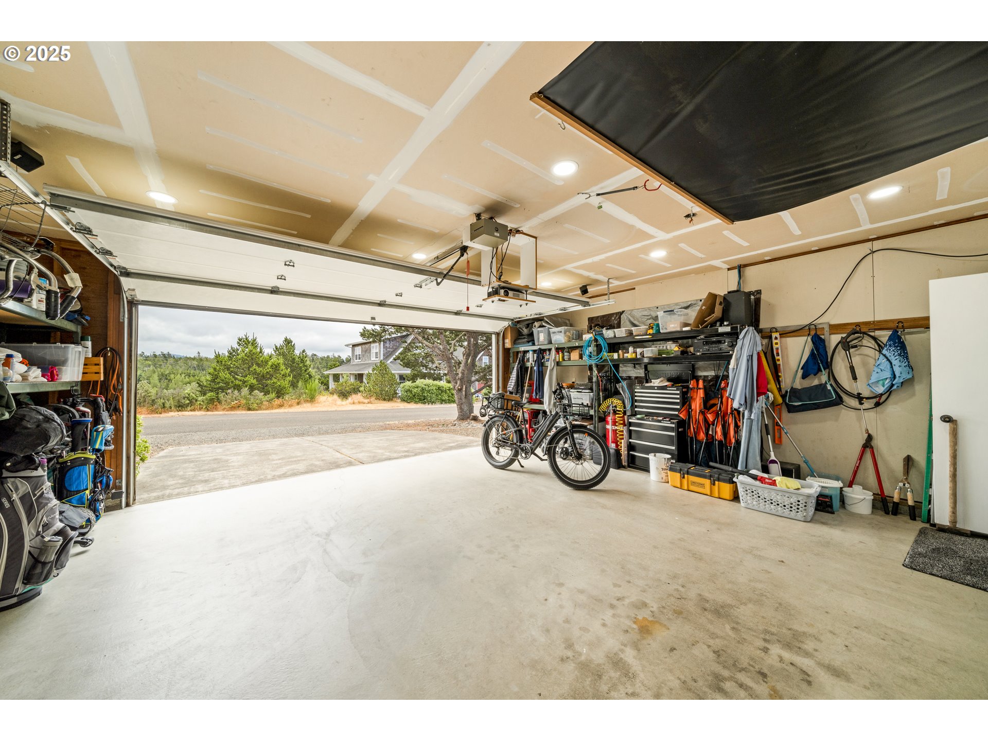 559 RIDGE DR