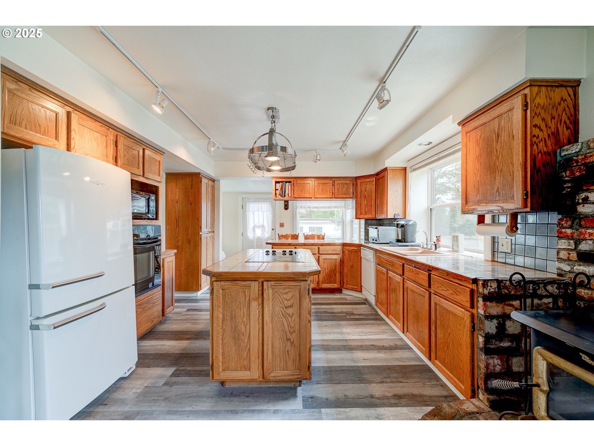 589 NW 3RD AVE