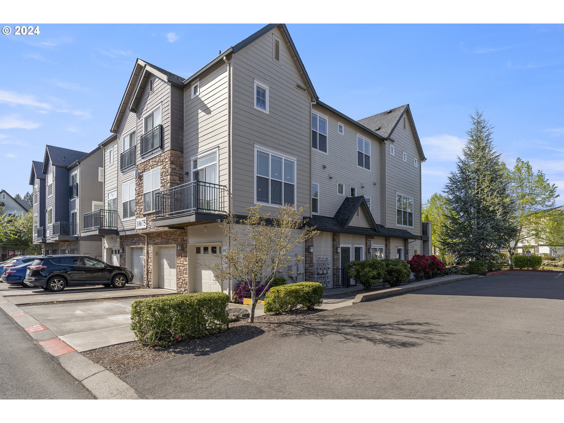 10675 NE RED WING WAY