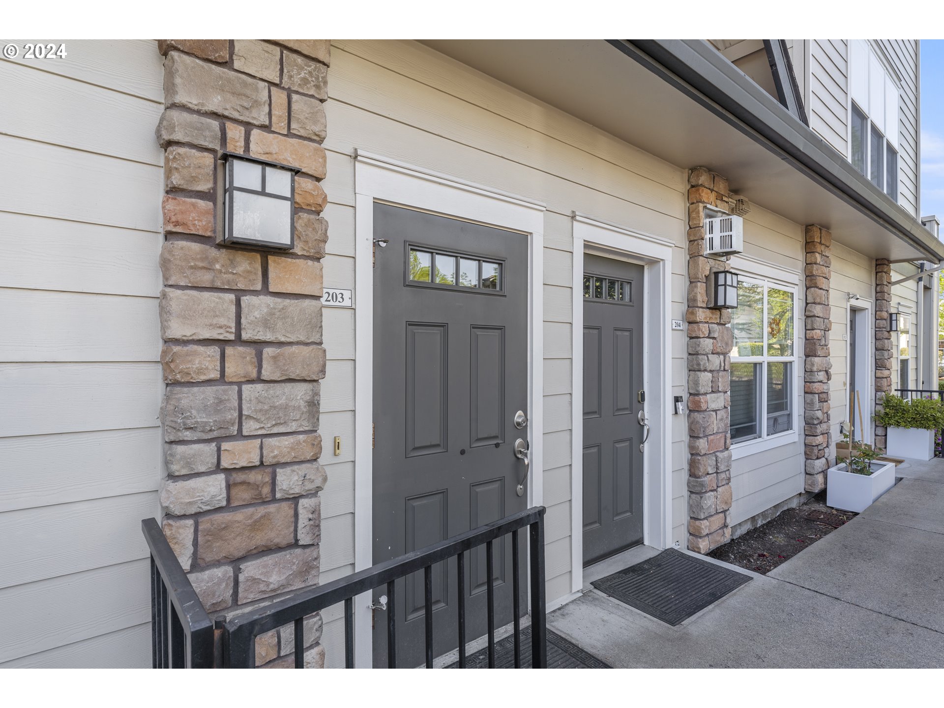 10675 NE RED WING WAY