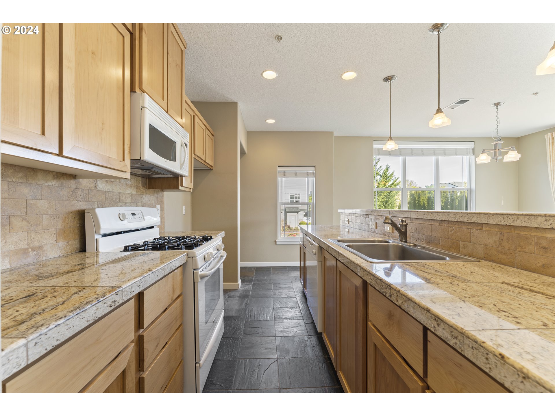 10675 NE RED WING WAY